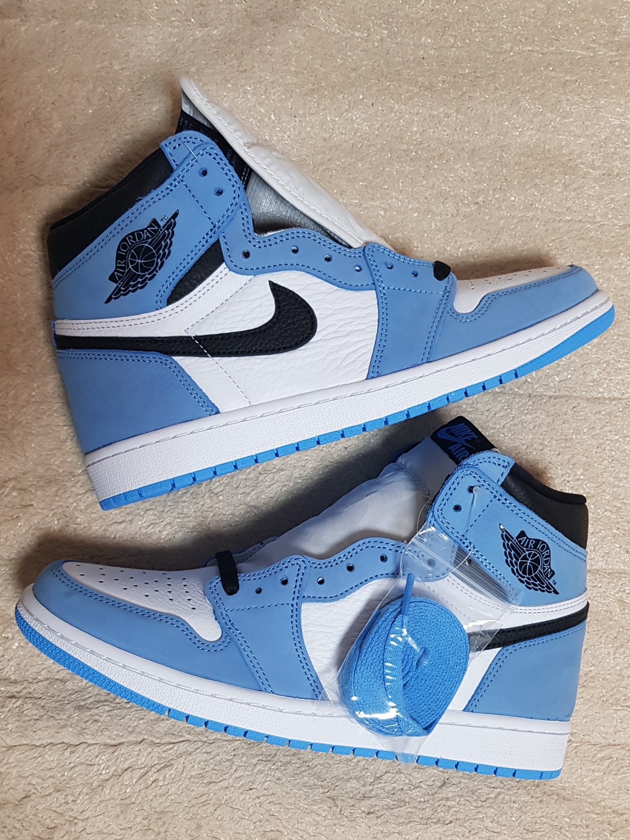 Jordan 1 Retro High OG University Blue 착용 스타일 - 1