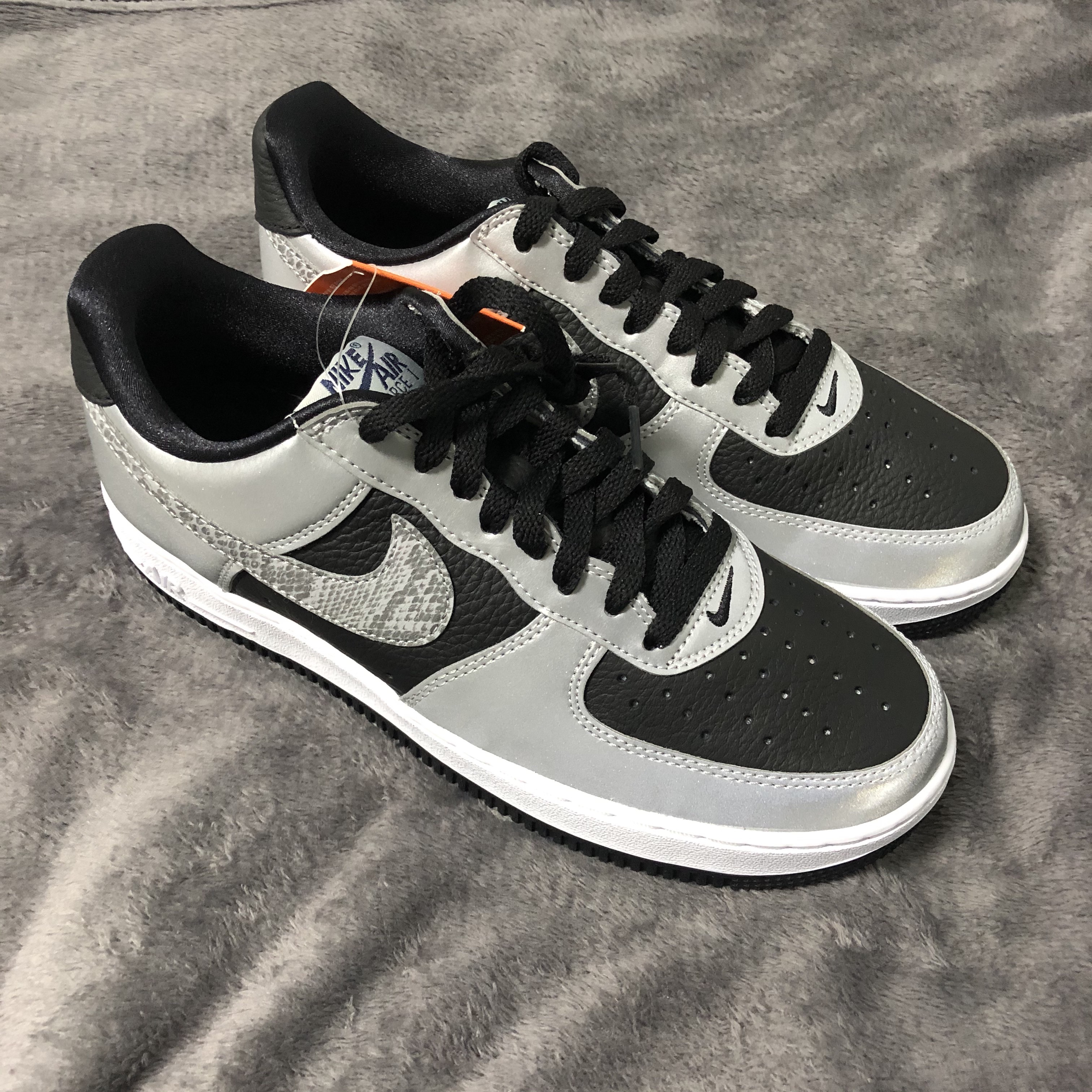 Nike Dunk High Retro Orange Blaze, Nike Air Force 1 B Silver Snake 착용 스타일 - 2