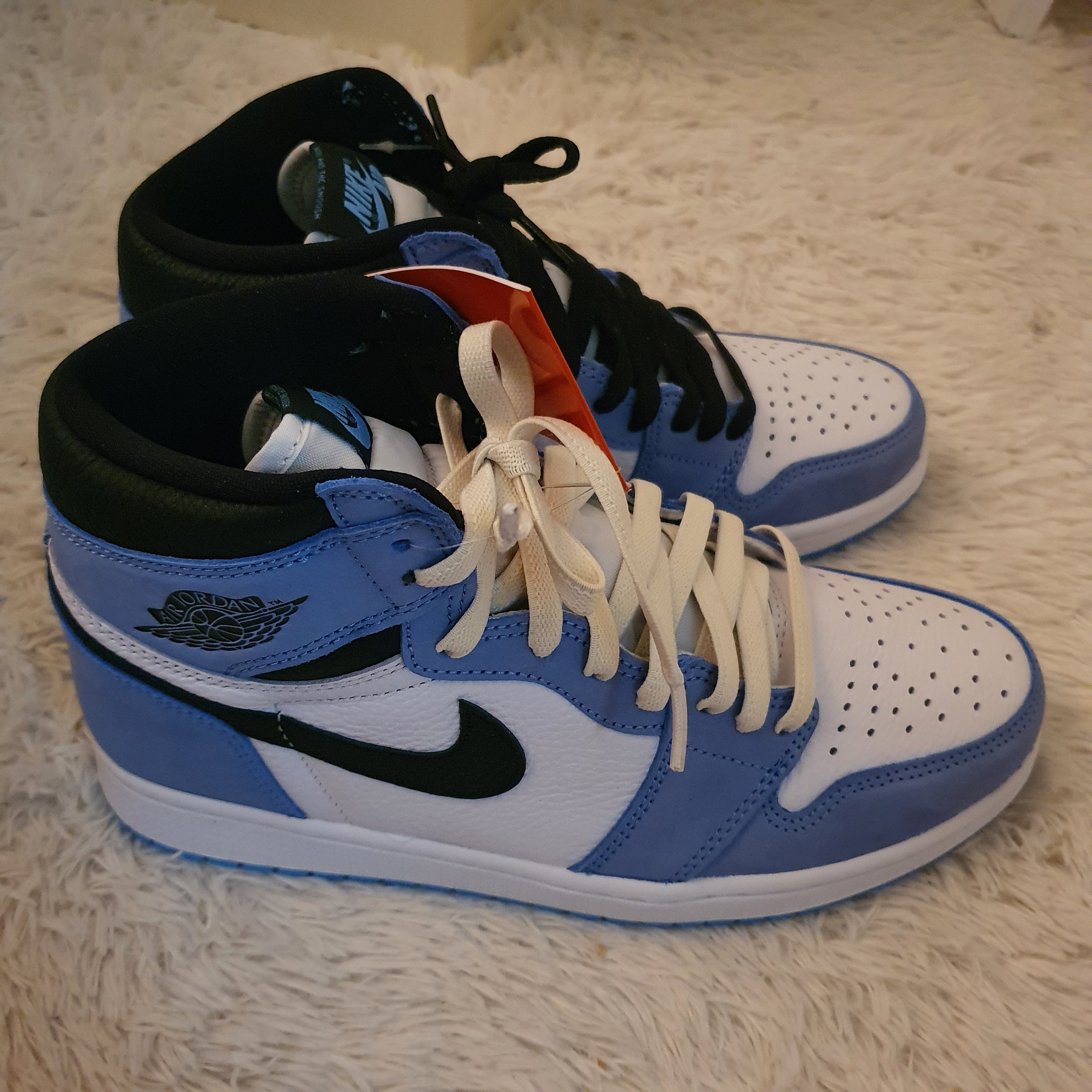 Jordan 1 Retro High OG University Blue 착용 스타일 - 2