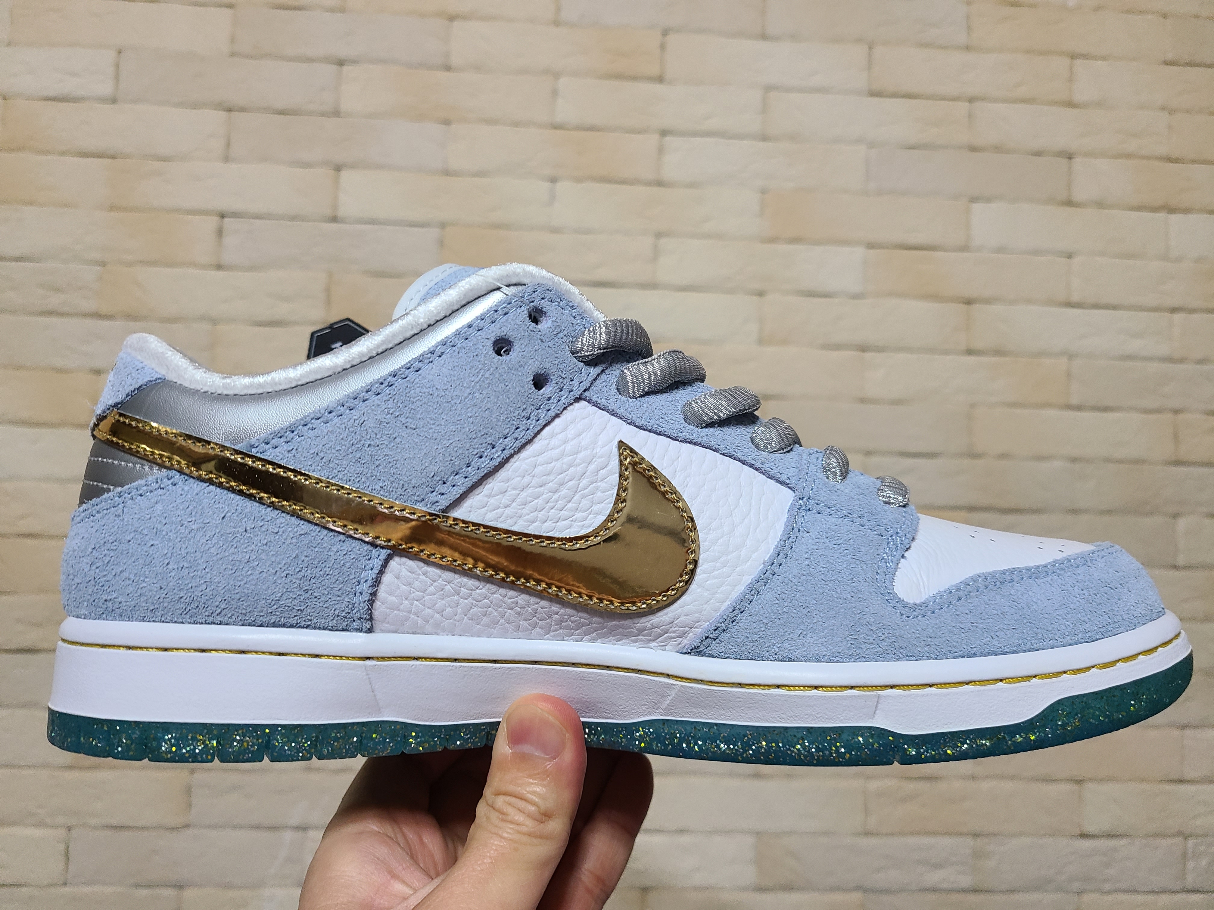 Nike x Sean Cliver SB Dunk Low Holiday Special 착용 스타일 - 2