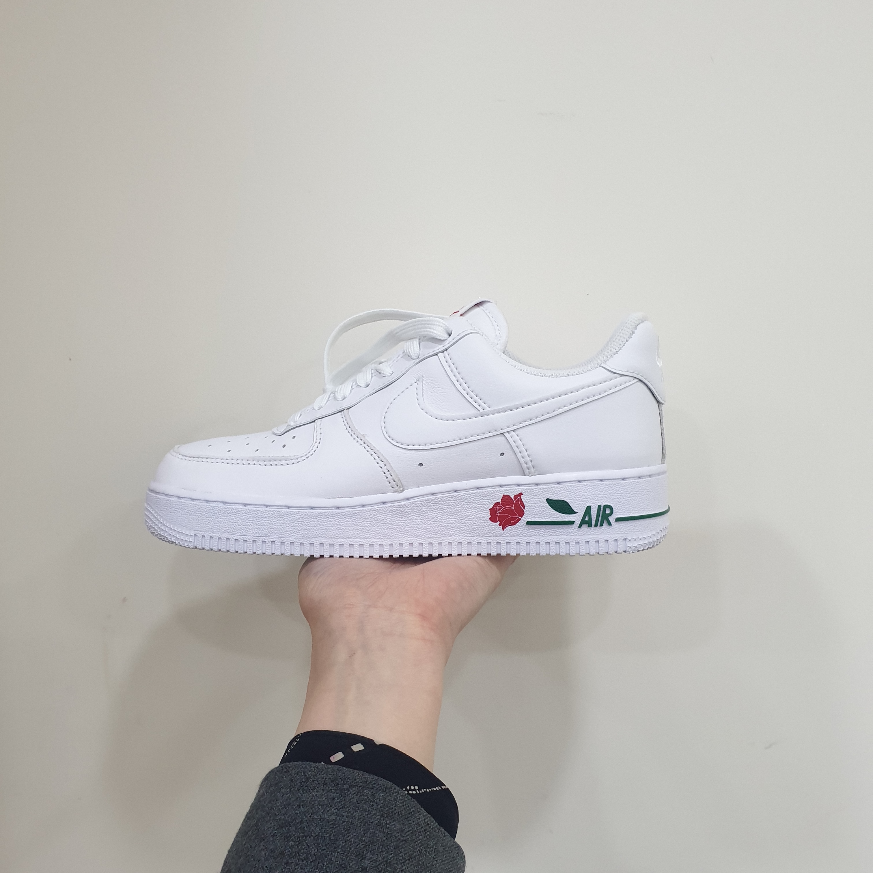 Nike Air Force 1 '07 LX White Bag 착용 스타일