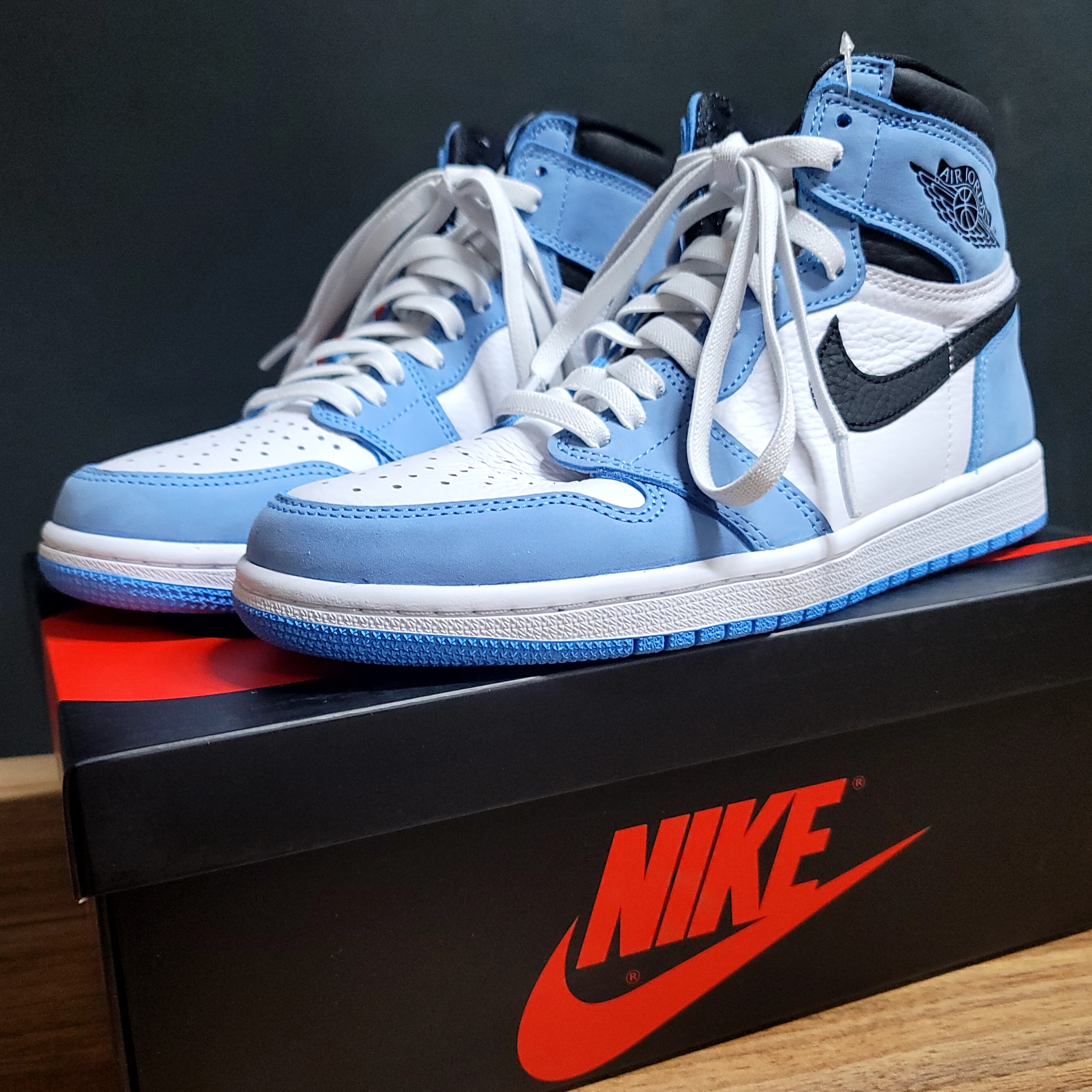 Jordan 1 Retro High OG University Blue 착용 스타일