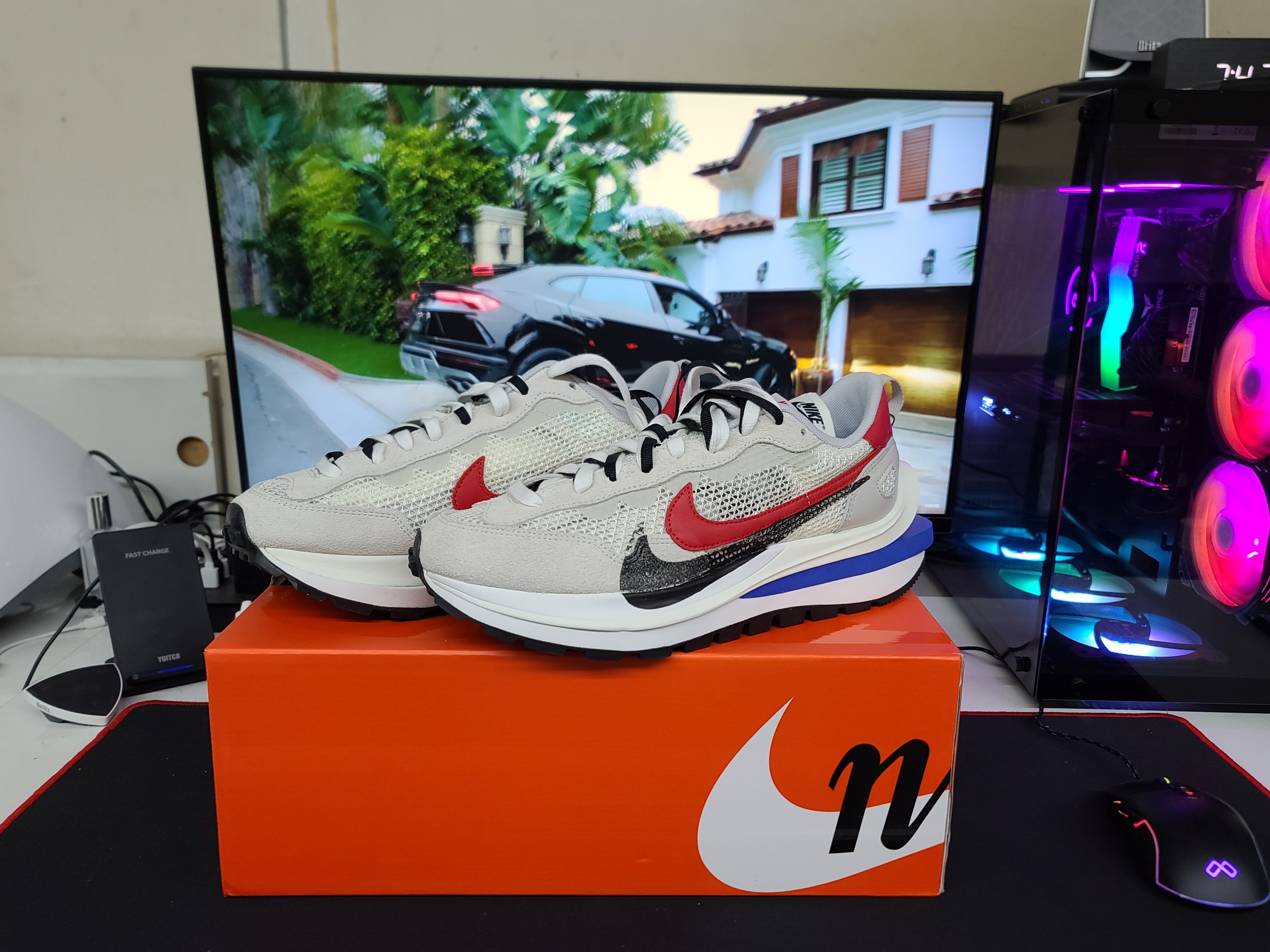 Nike x Sacai VaporWaffle Royal Fuchsia 착용 스타일