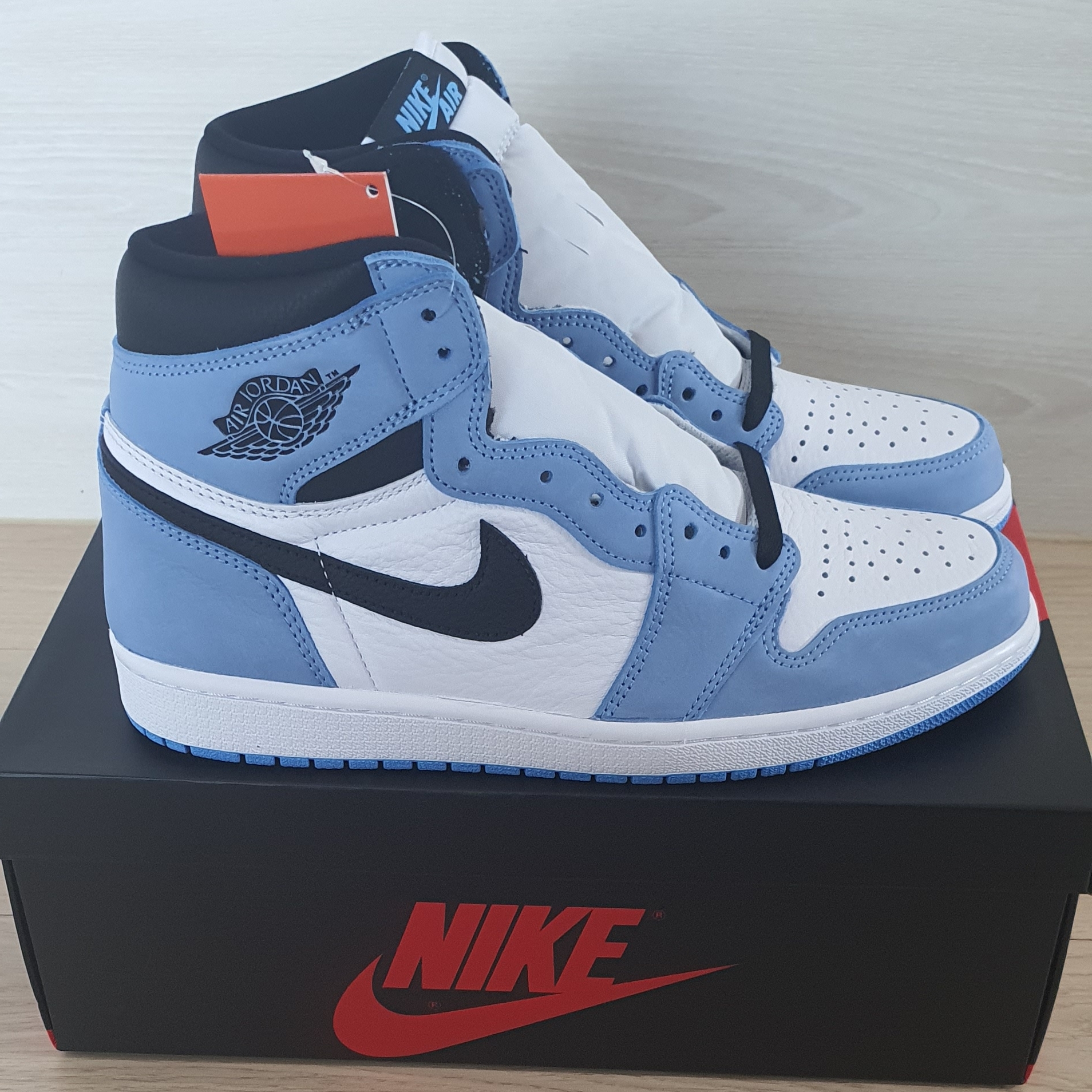 Jordan 1 Retro High OG University Blue 착용 스타일 - 5