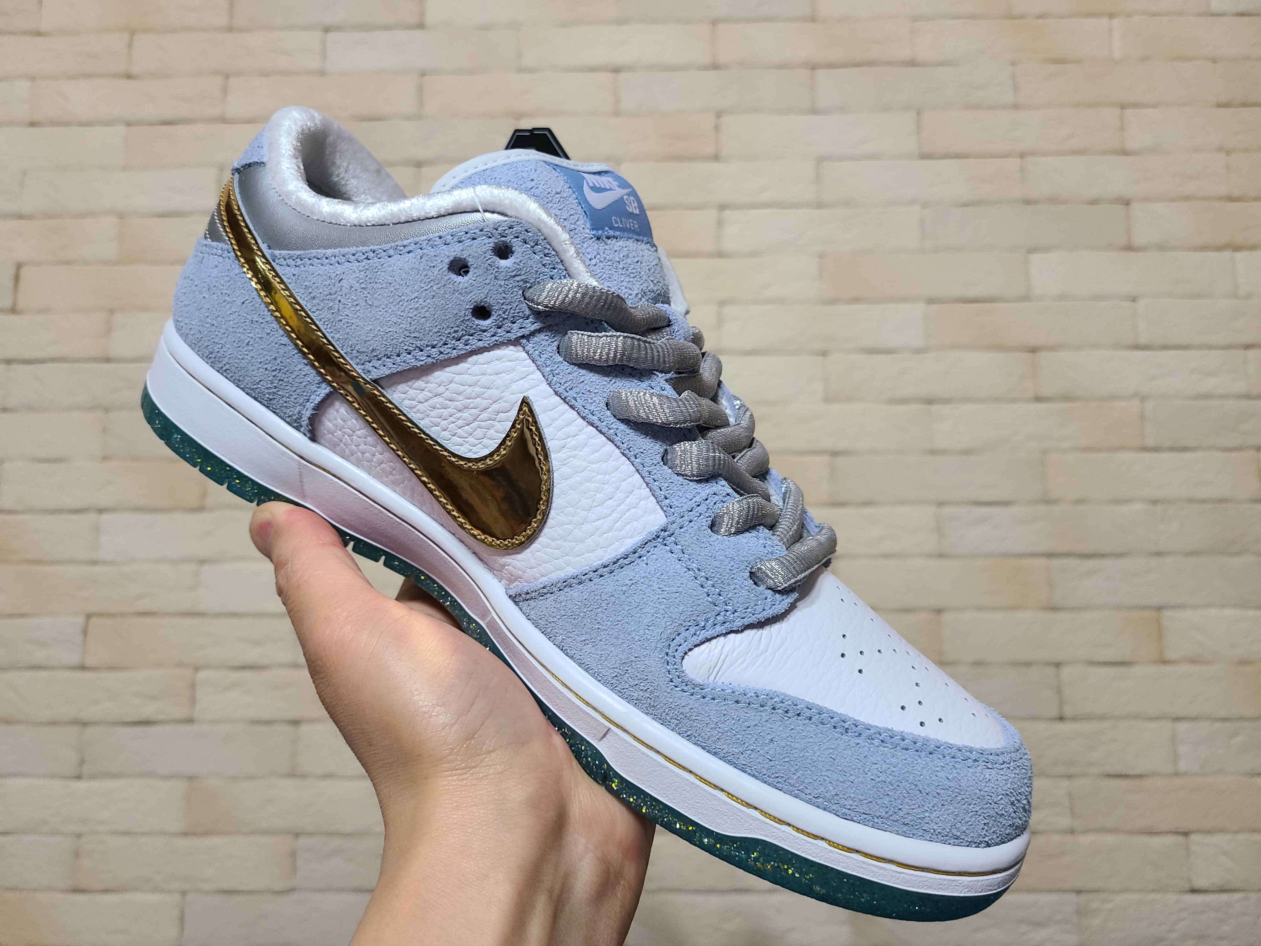 Nike x Sean Cliver SB Dunk Low Holiday Special 착용 스타일 - 3