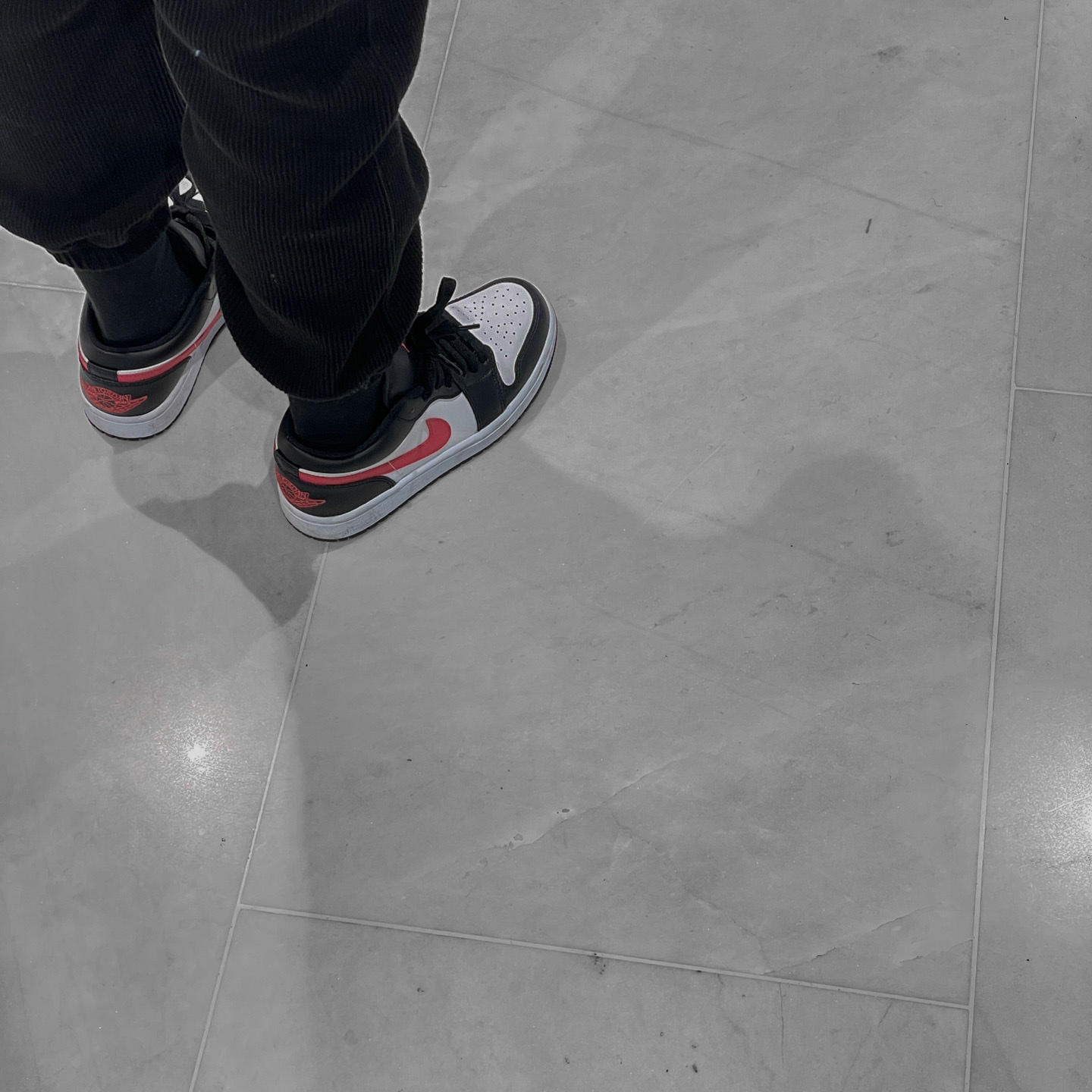 (W) Jordan 1 Low Black Siren Red 착용 스타일