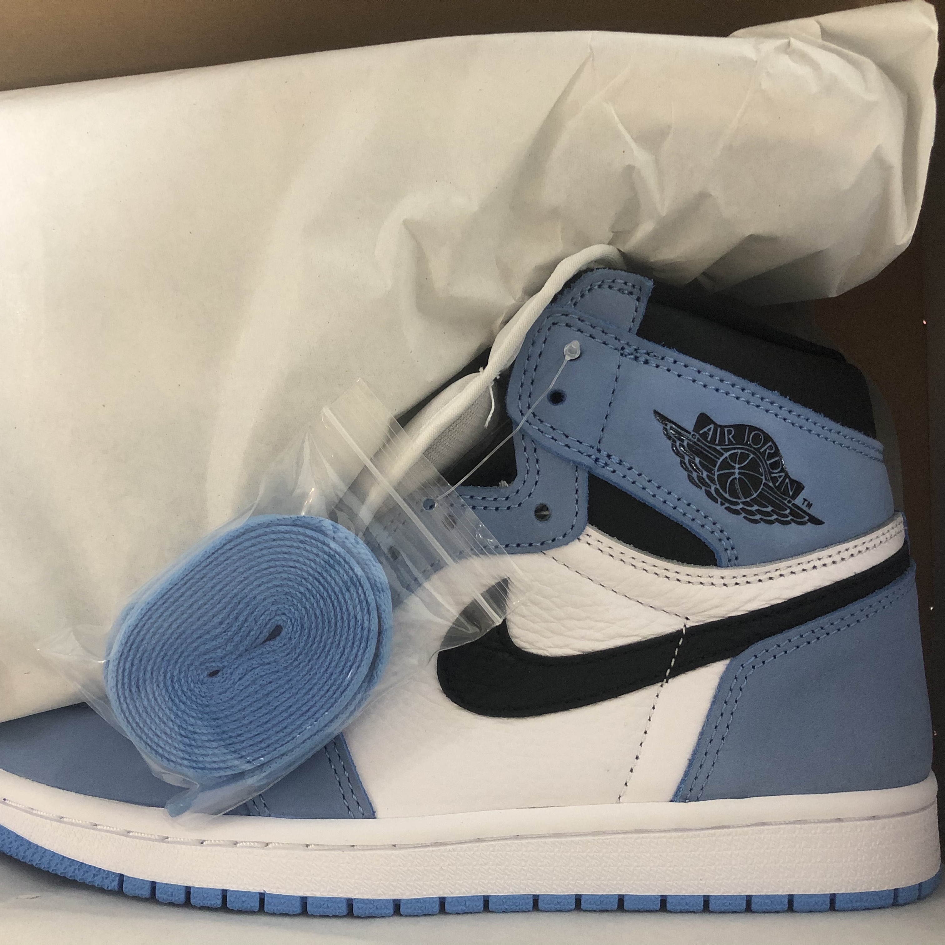 Jordan 1 Retro High OG University Blue 착용 스타일