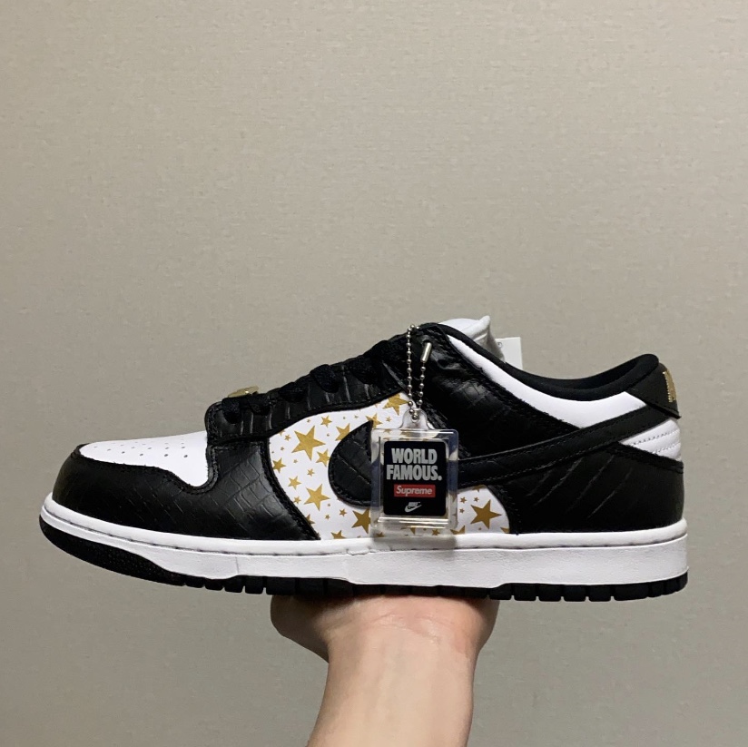 Nike x Supreme SB Dunk Low Black 착용 스타일