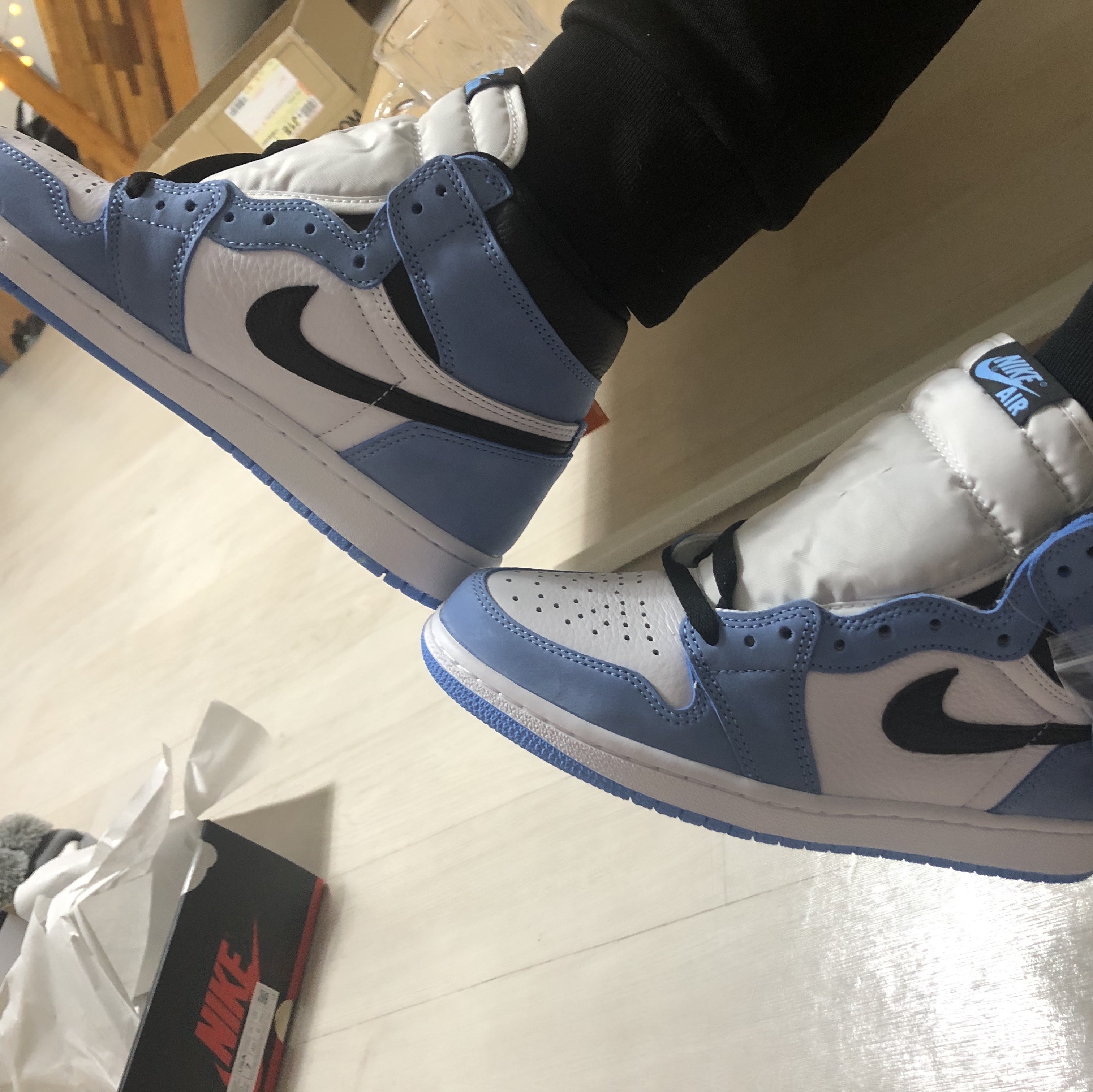 Jordan 1 Retro High OG University Blue 착용 스타일