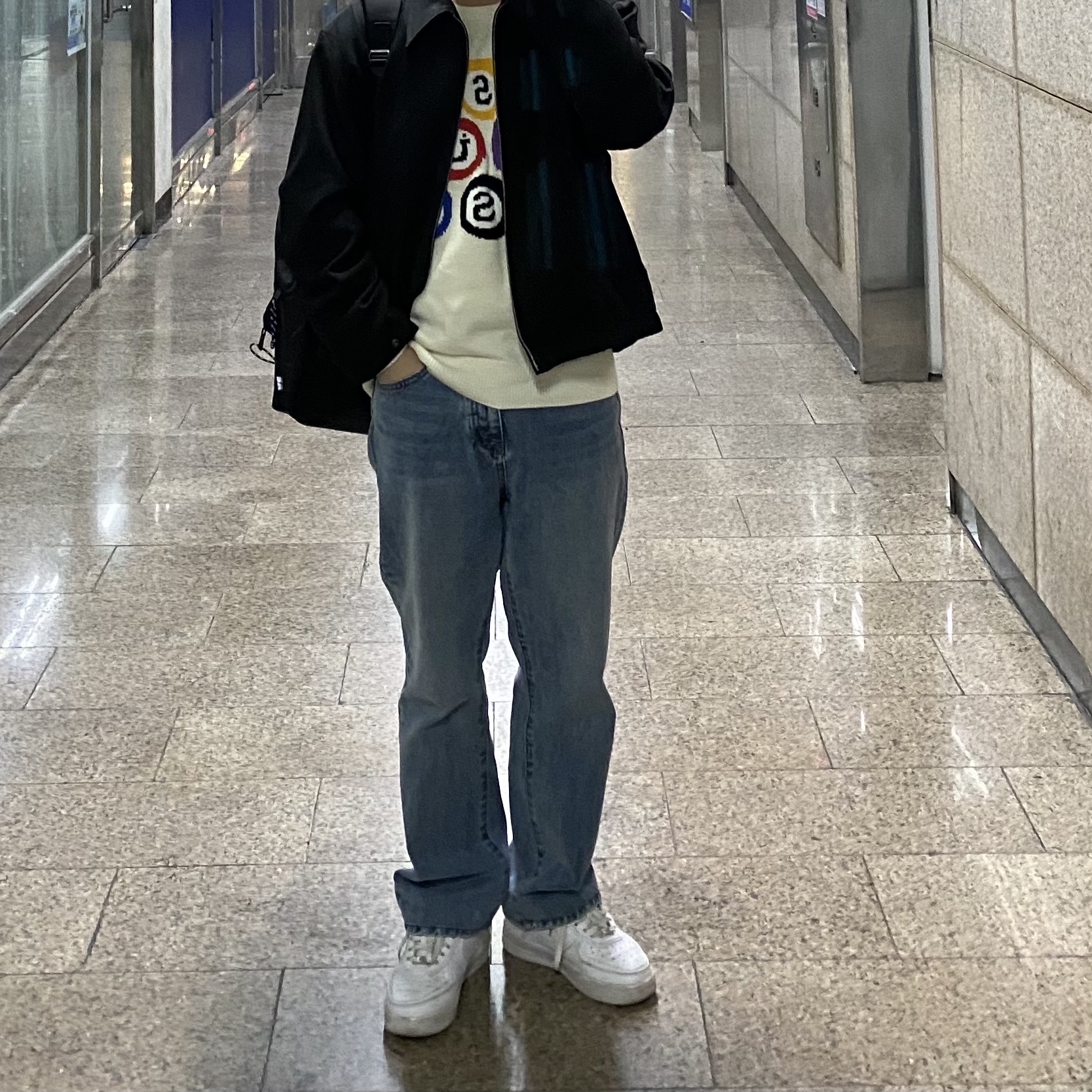 Stussy Billiard Sweater Natural, Nike x John Elliott Air Force 1 Low White 착용 스타일