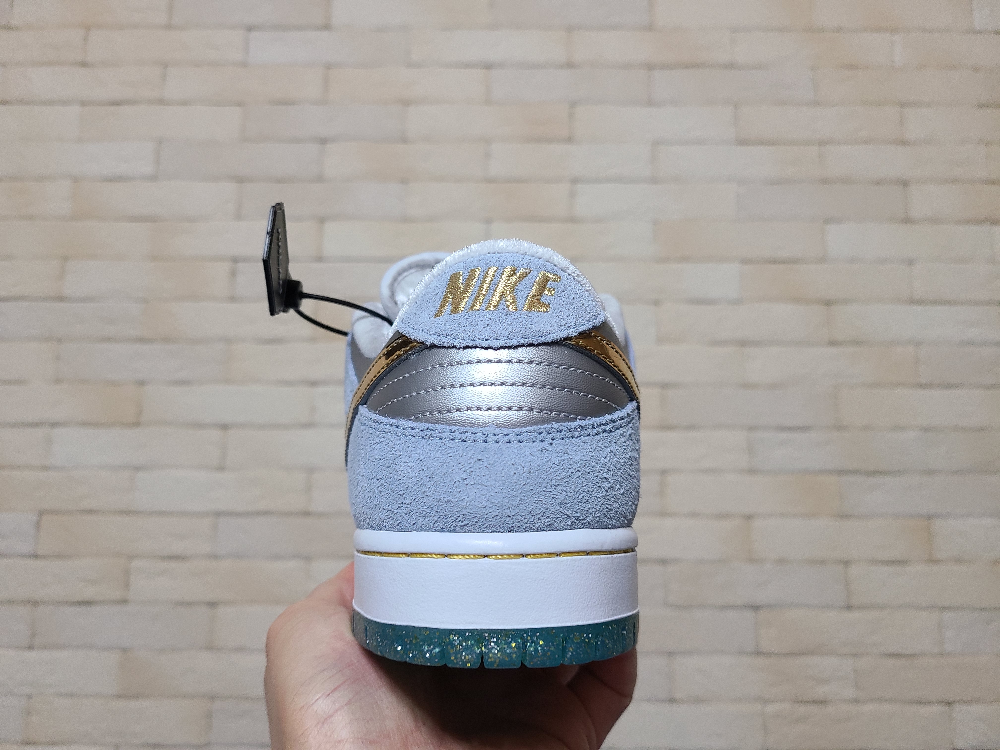 Nike x Sean Cliver SB Dunk Low Holiday Special 착용 스타일 - 4