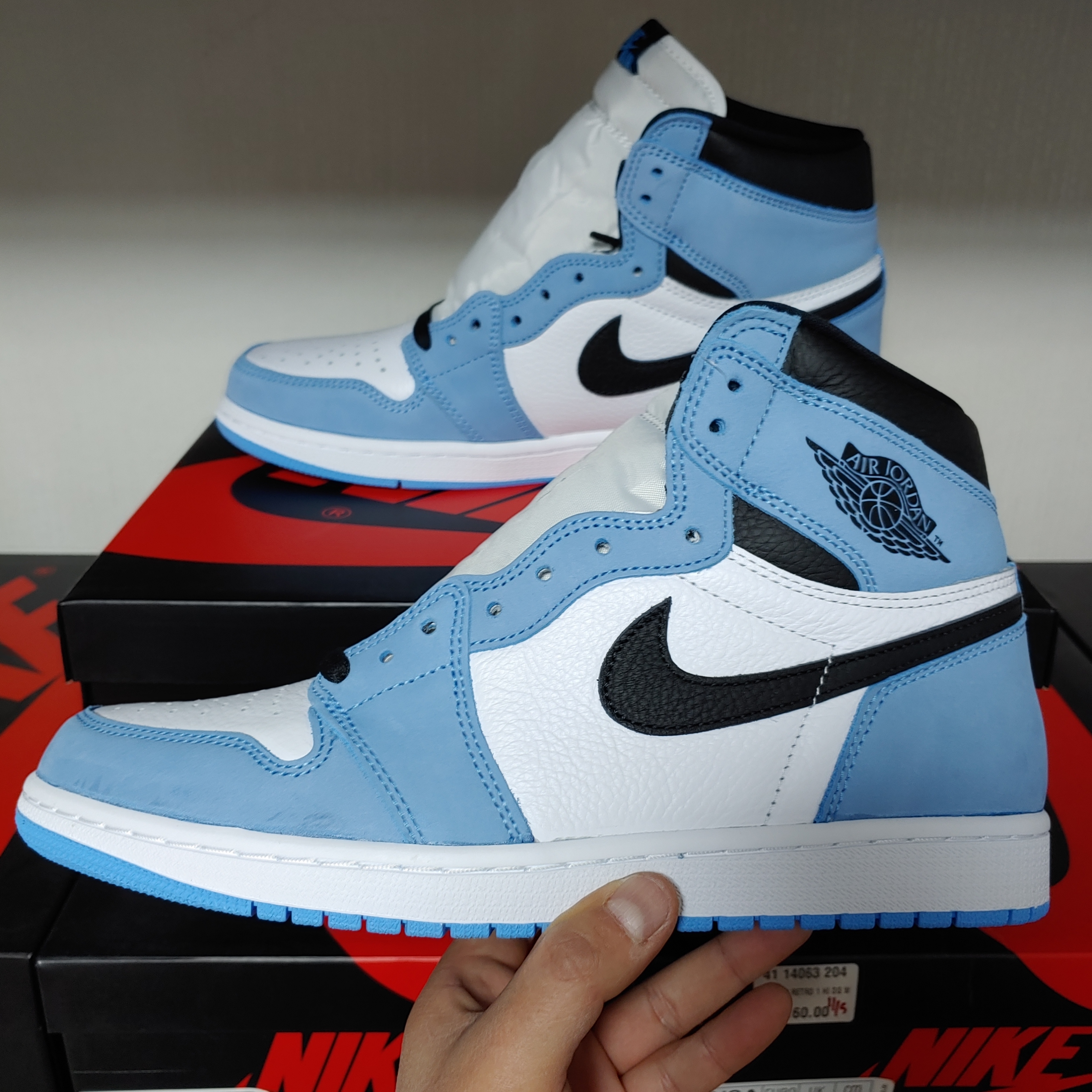 Jordan 1 Retro High OG University Blue 착용 스타일 - 1