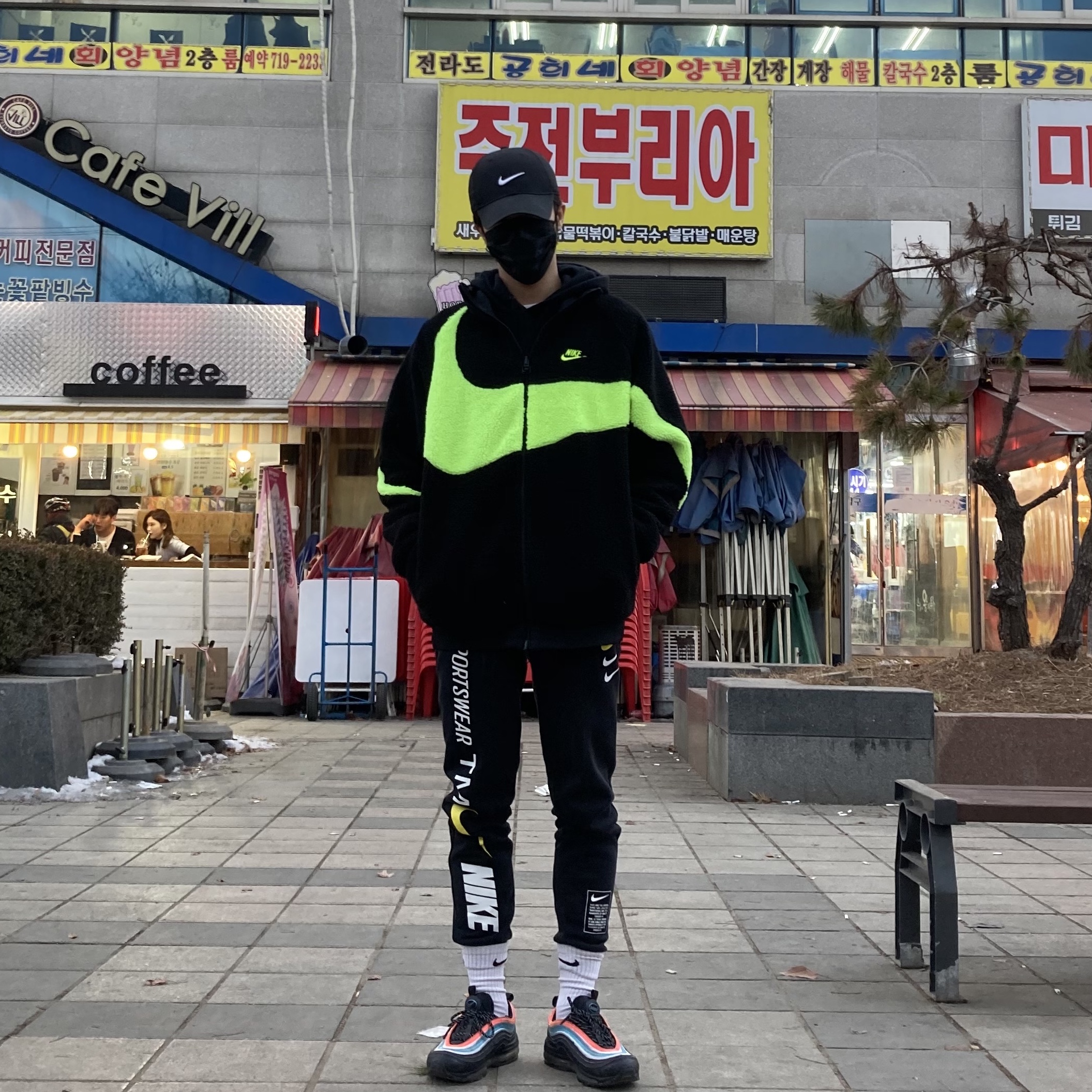 Nike Air Max 97 Neon Seoul 착용 스타일