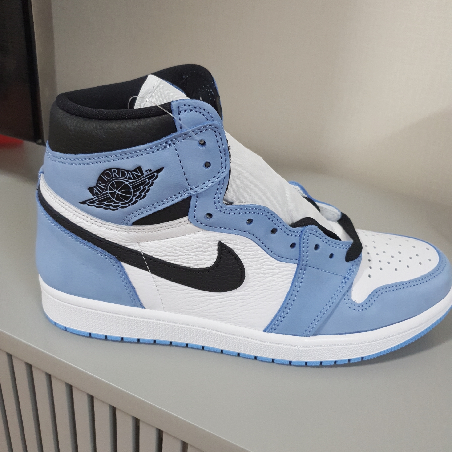 Jordan 1 Retro High OG University Blue, Nike Air Force 1 '07 PRM Popcorn 착용 스타일 - 1