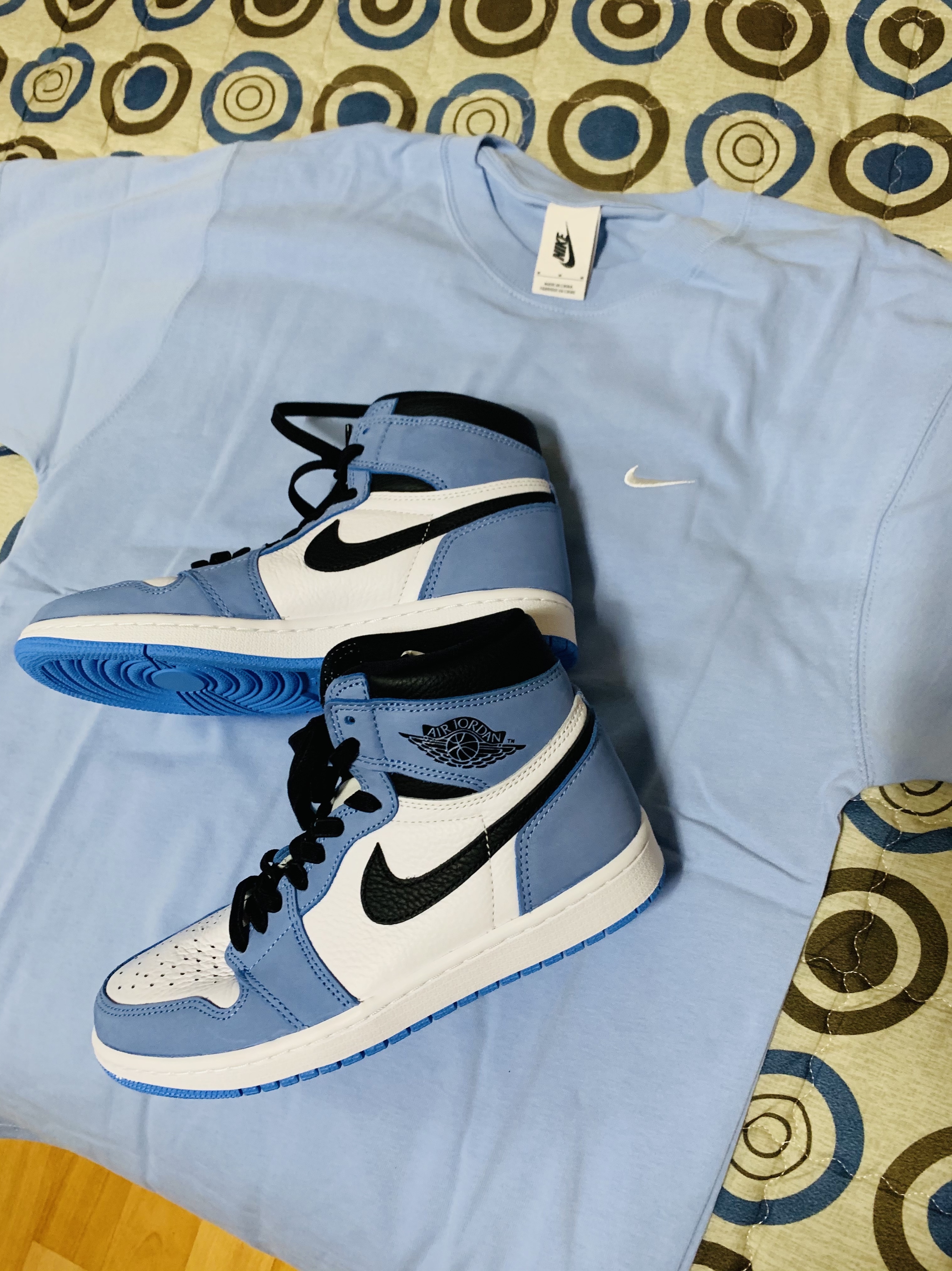 Jordan 1 Retro High OG University Blue 착용 스타일