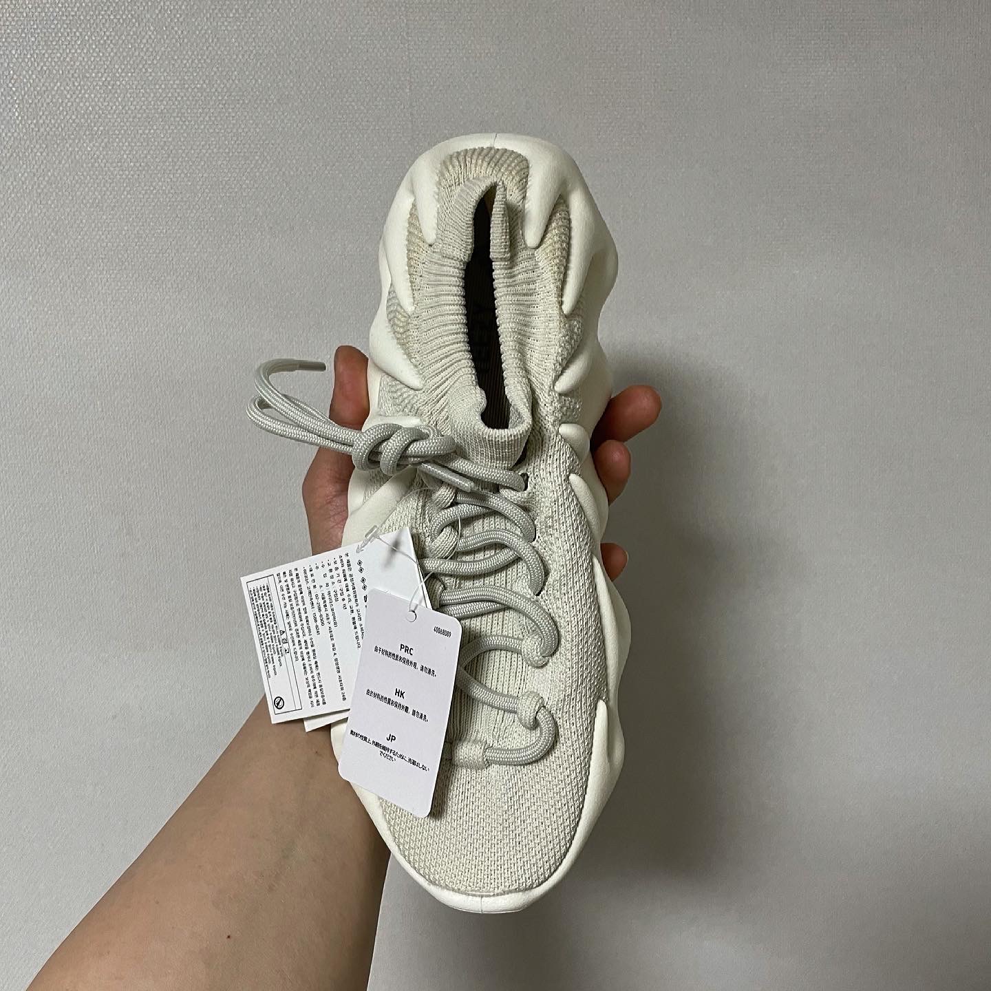 Adidas Yeezy 450 Cloud White 착용 스타일 - 2
