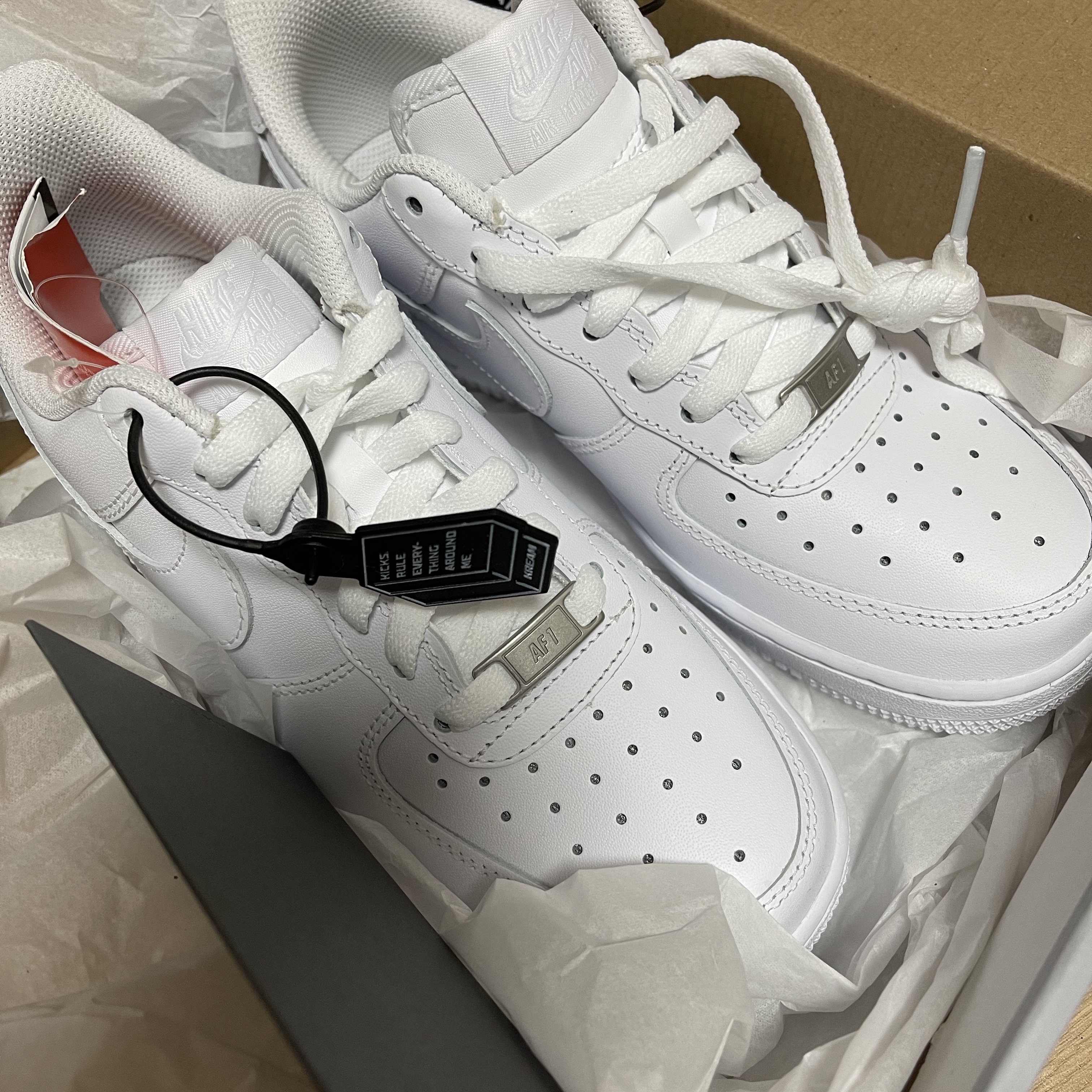 Nike Air Force 1 '07 Low White 착용 스타일 - 1