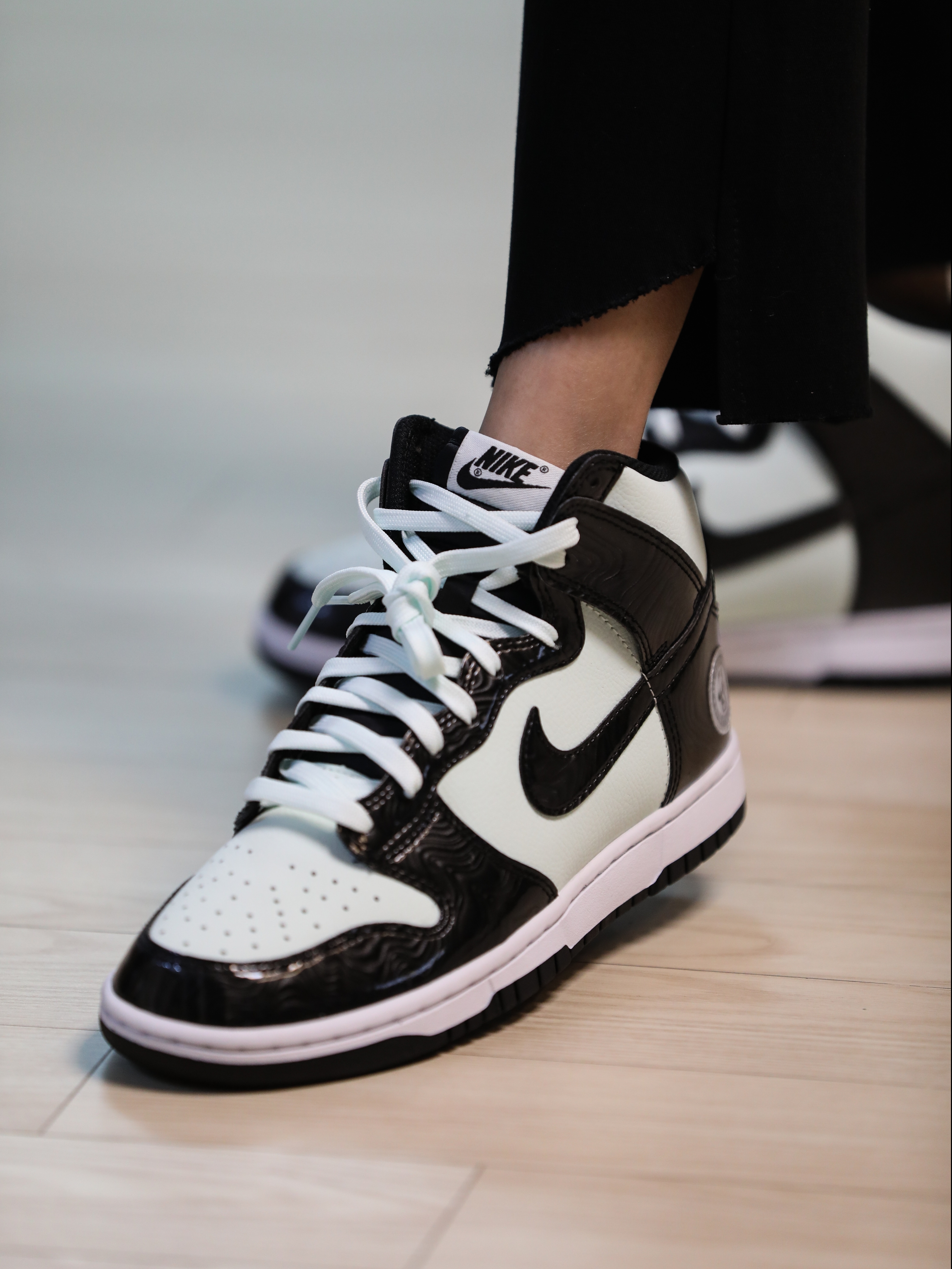 Nike Dunk High Barely Green 착용 스타일 - 2