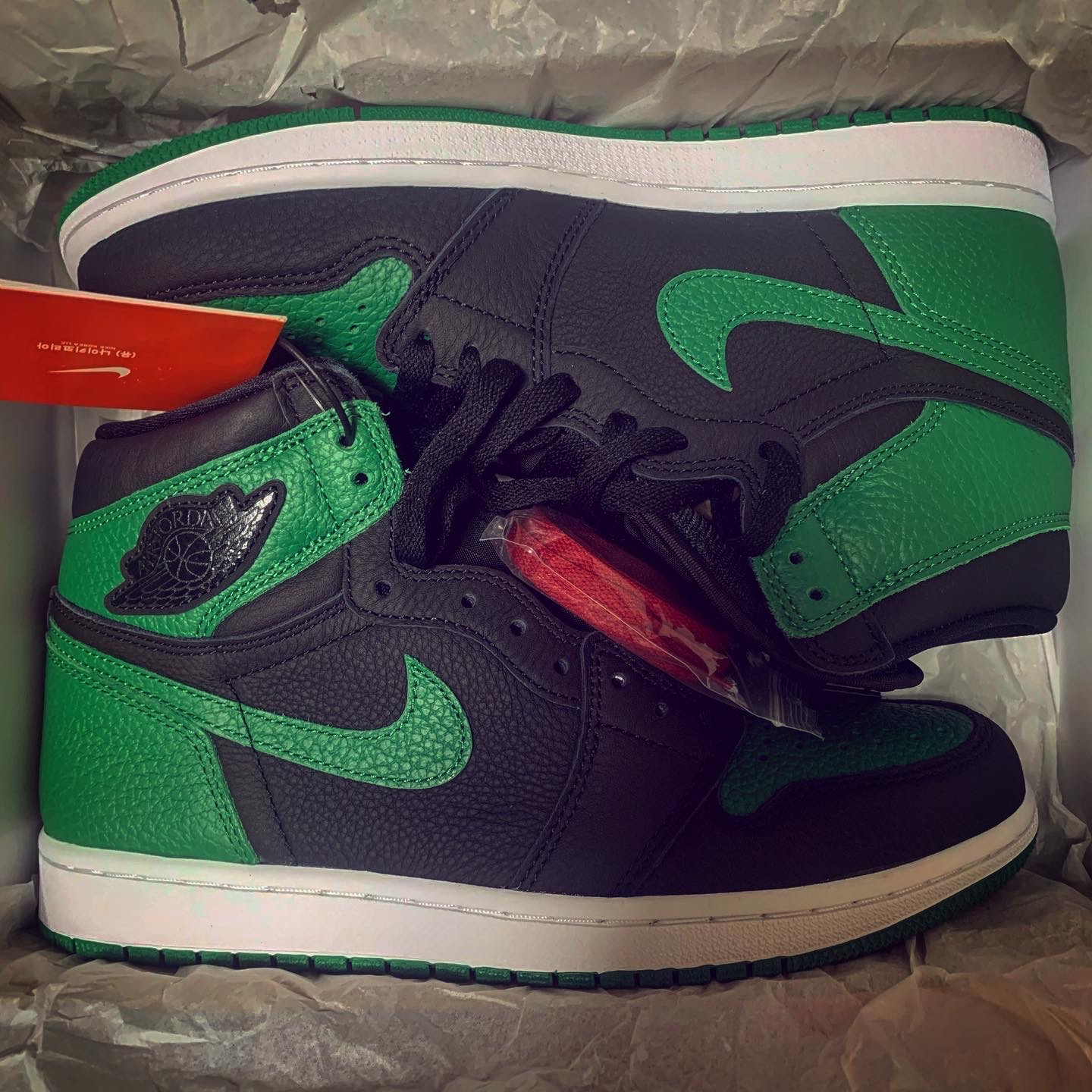 Jordan 1 Retro High OG Pine Green Black 착용 스타일 - 2