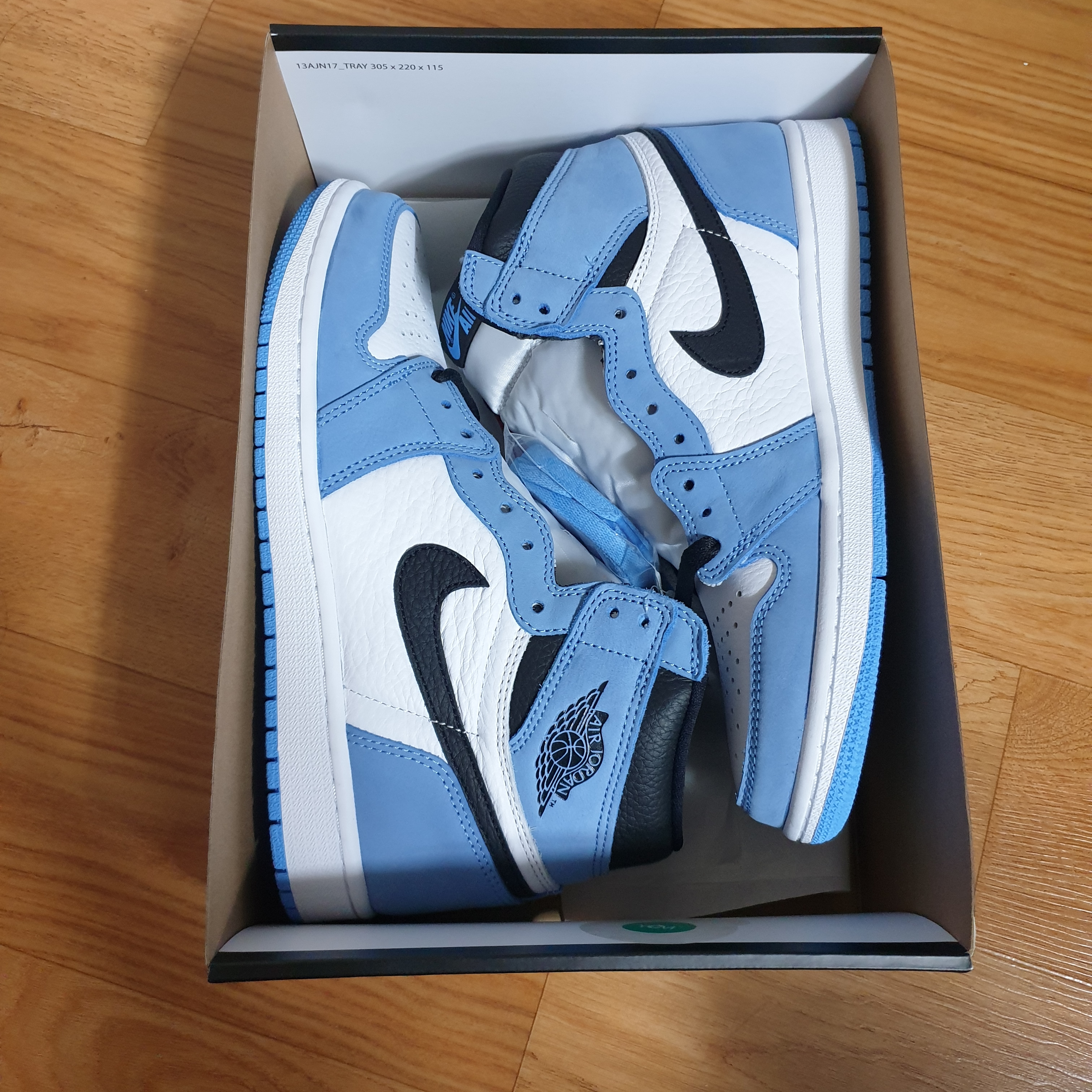 Jordan 1 Retro High OG University Blue 착용 스타일 - 2