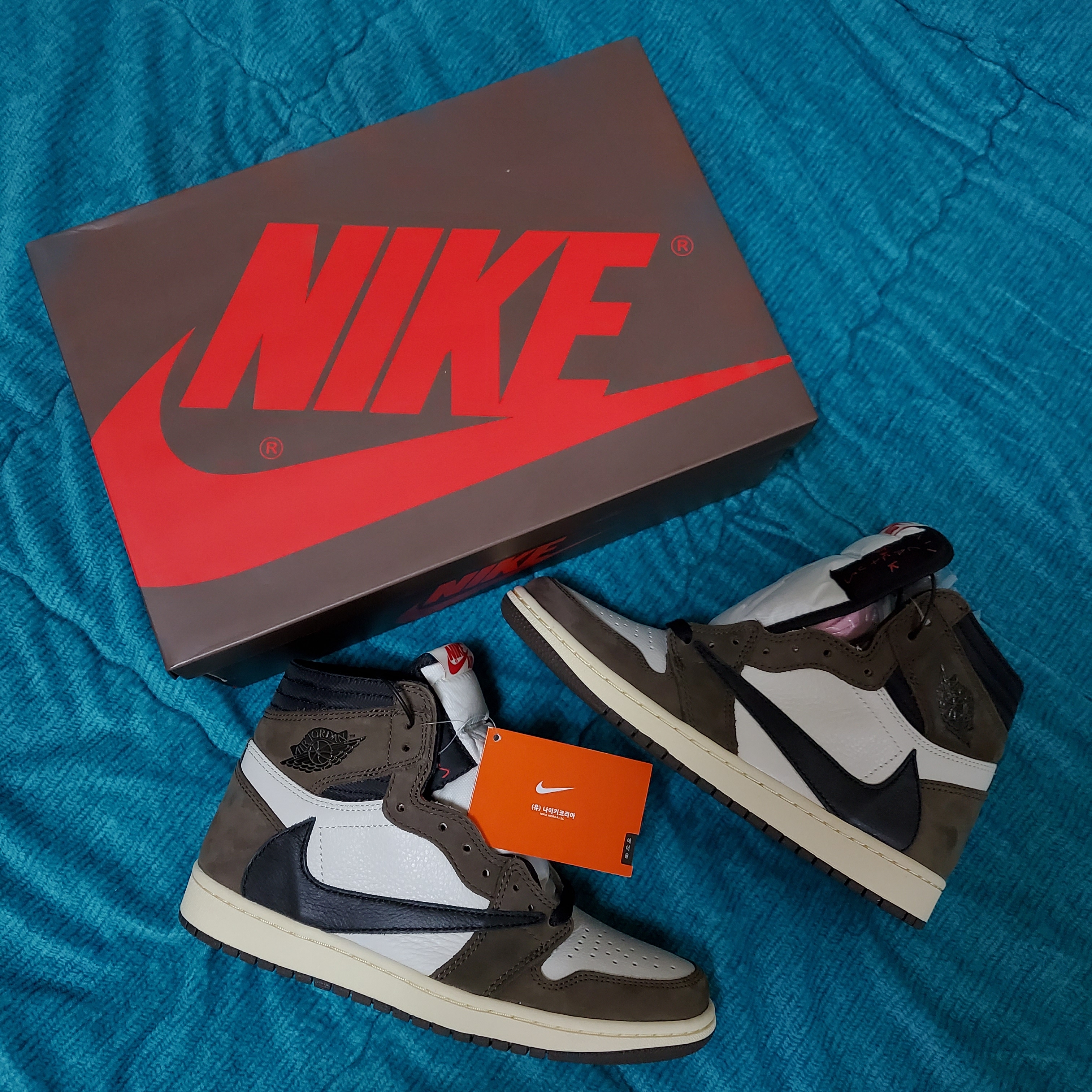 Jordan 1 x Travis Scott Retro High OG SP Mocha 착용 스타일