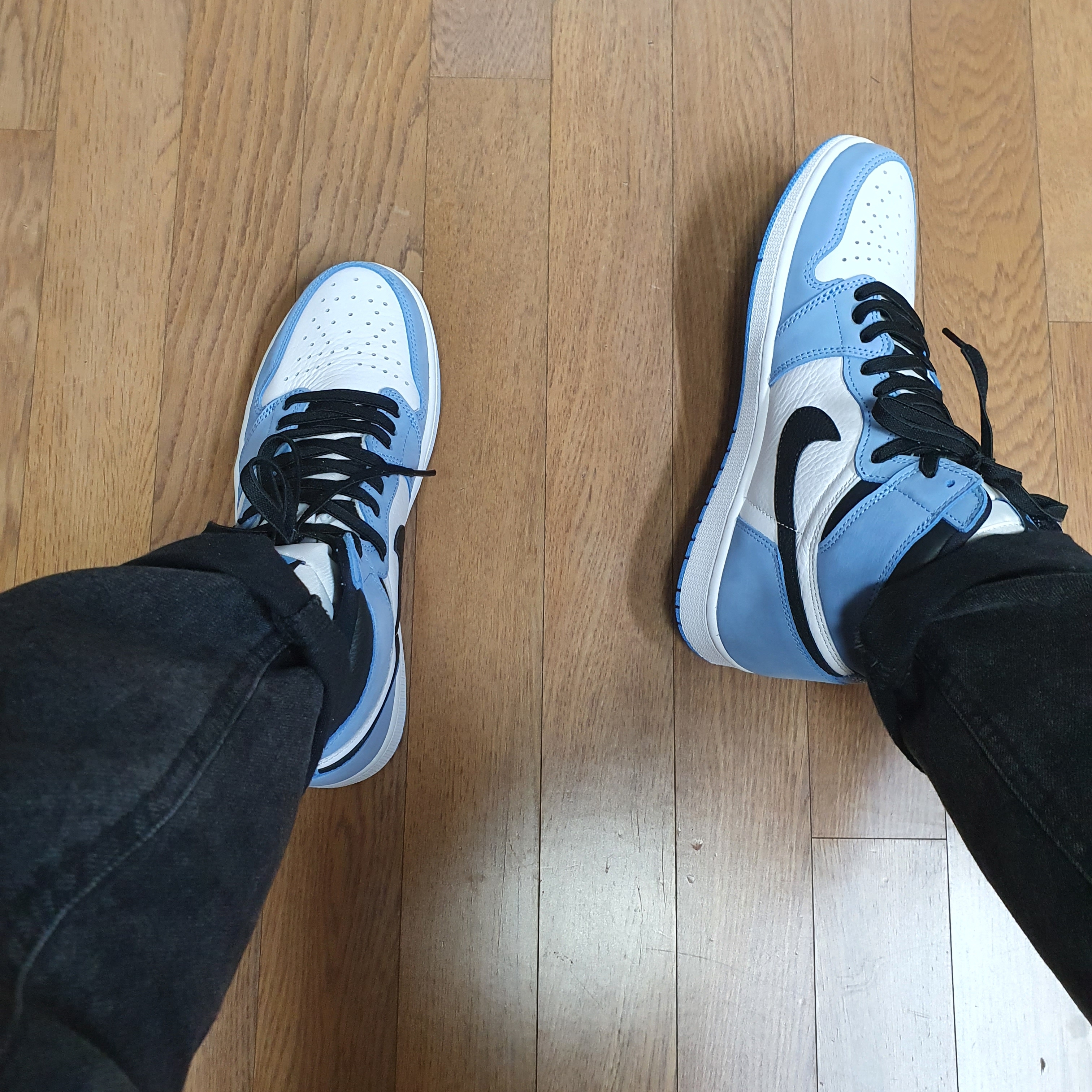 Jordan 1 Retro High OG University Blue 착용 스타일