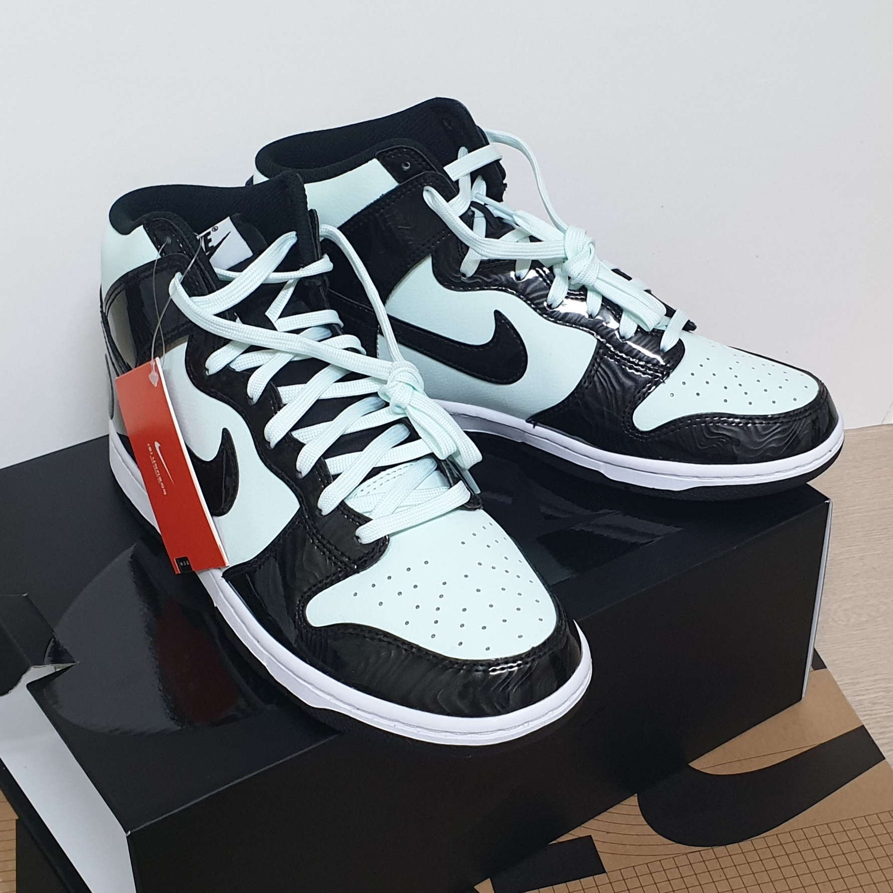 Nike Dunk High Barely Green 착용 스타일