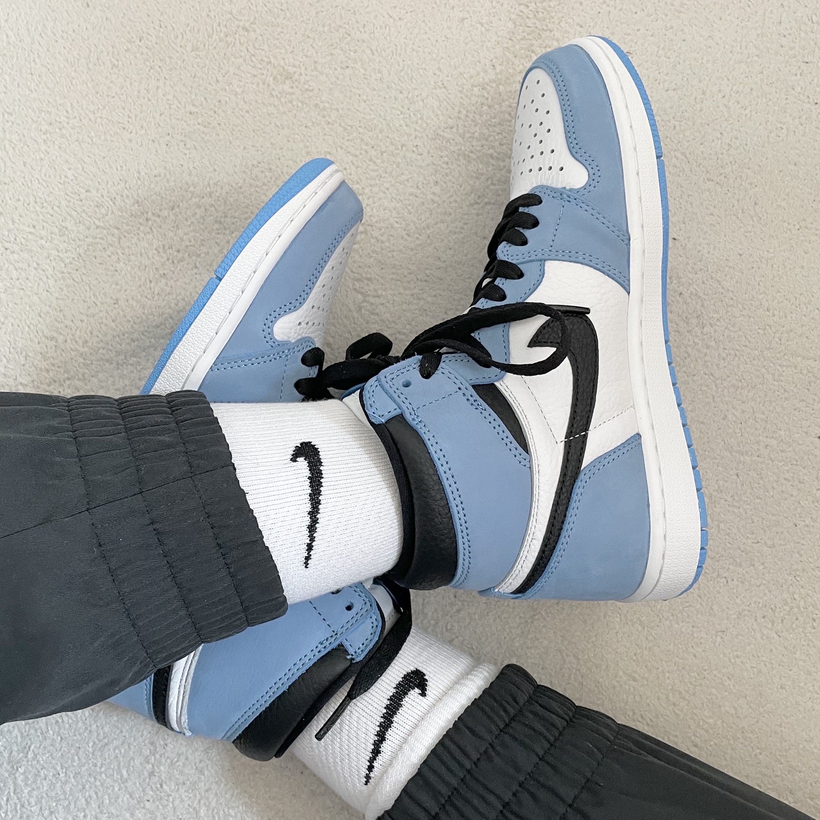 Jordan 1 Retro High OG University Blue 착용 스타일