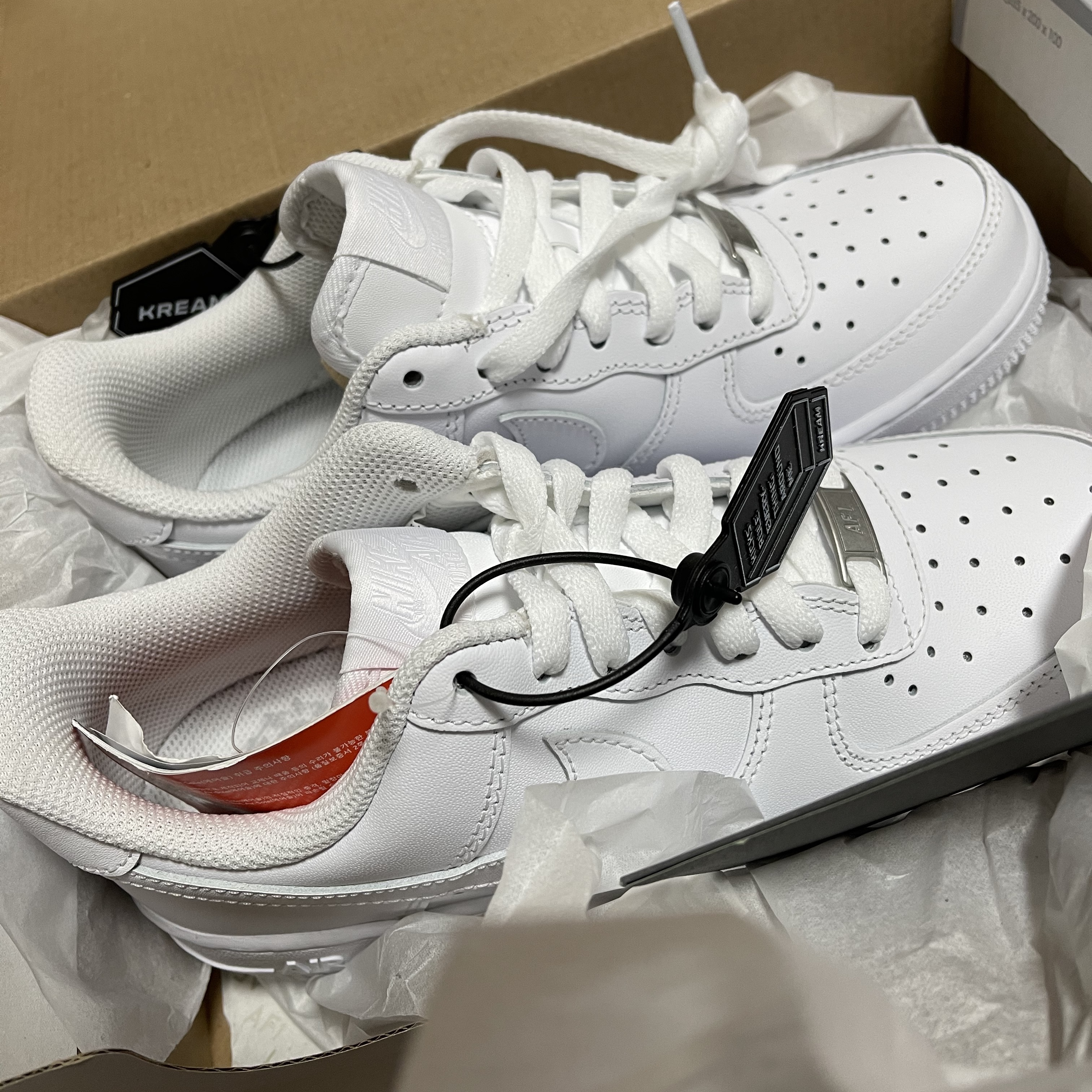 Nike Air Force 1 '07 Low White 착용 스타일 - 3