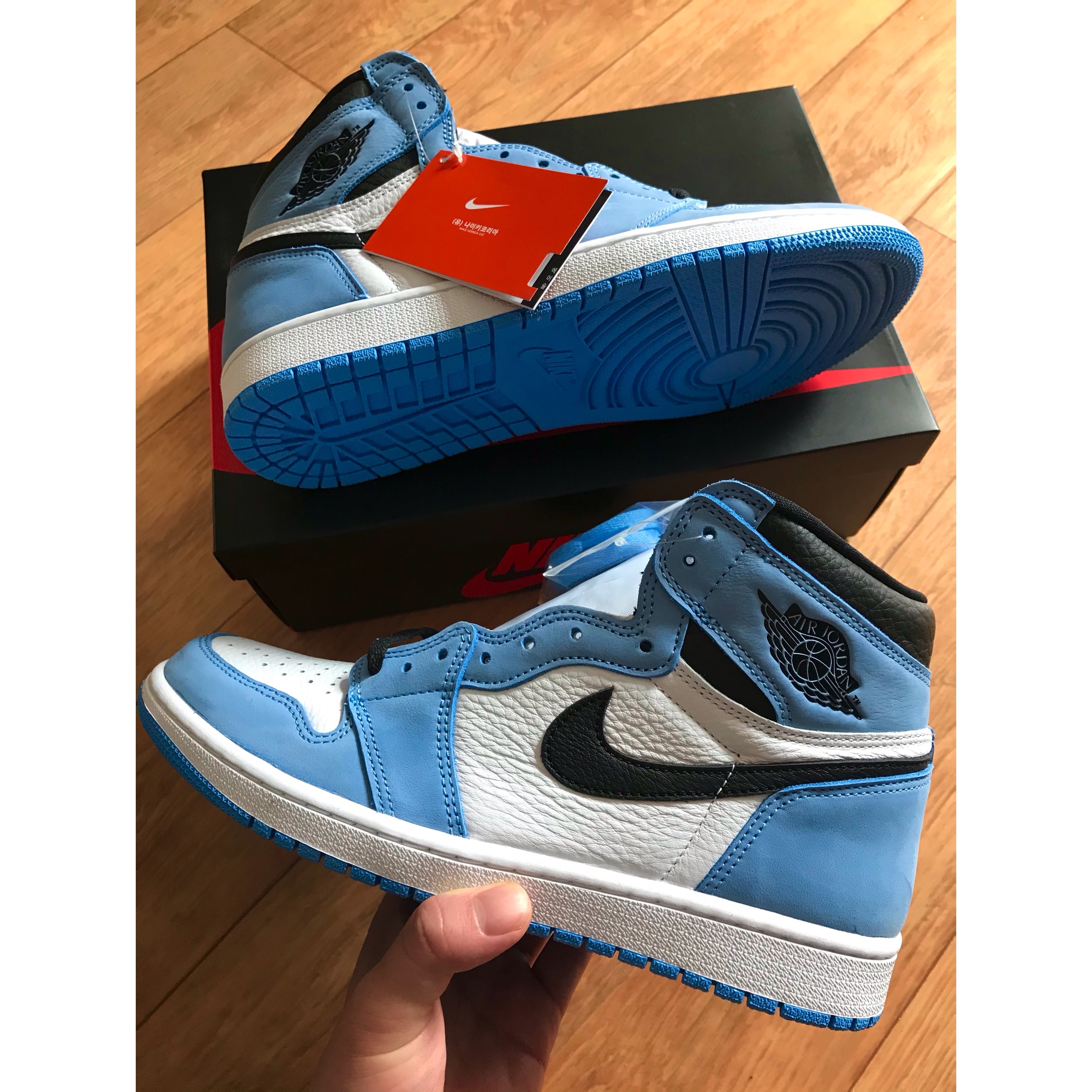 Jordan 1 Retro High OG University Blue 착용 스타일 - 3