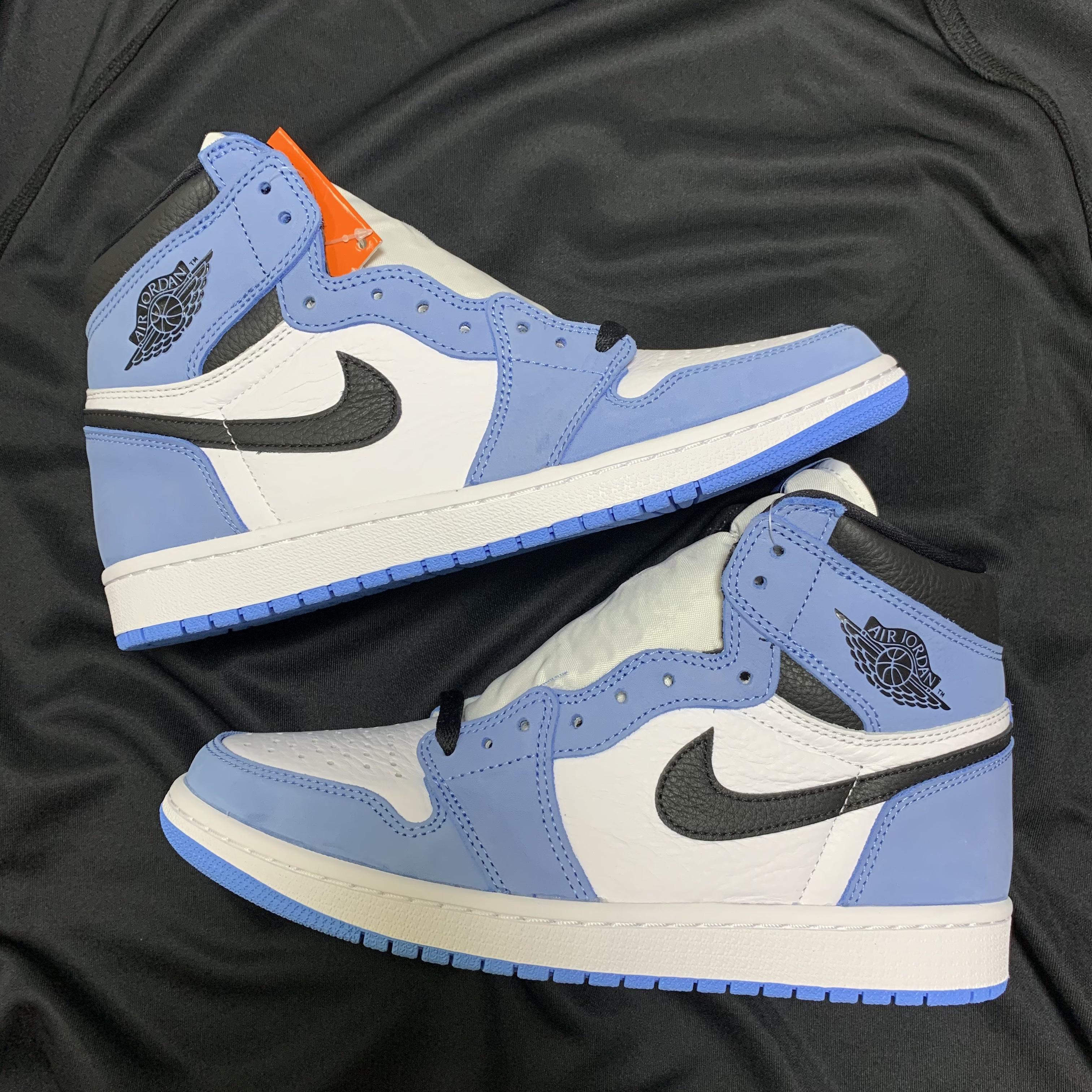 Jordan 1 Retro High OG University Blue 착용 스타일
