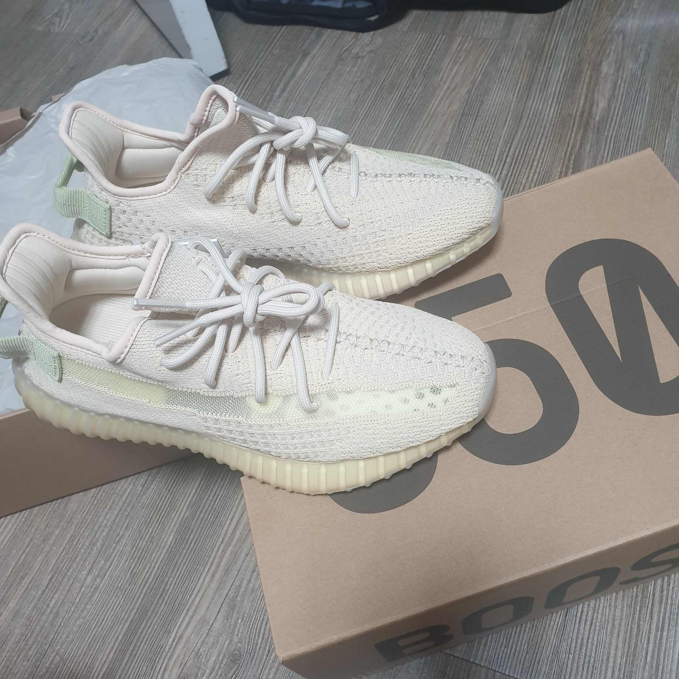 Adidas Yeezy Boost 350 V2 Flax 2020 착용 스타일 - 2