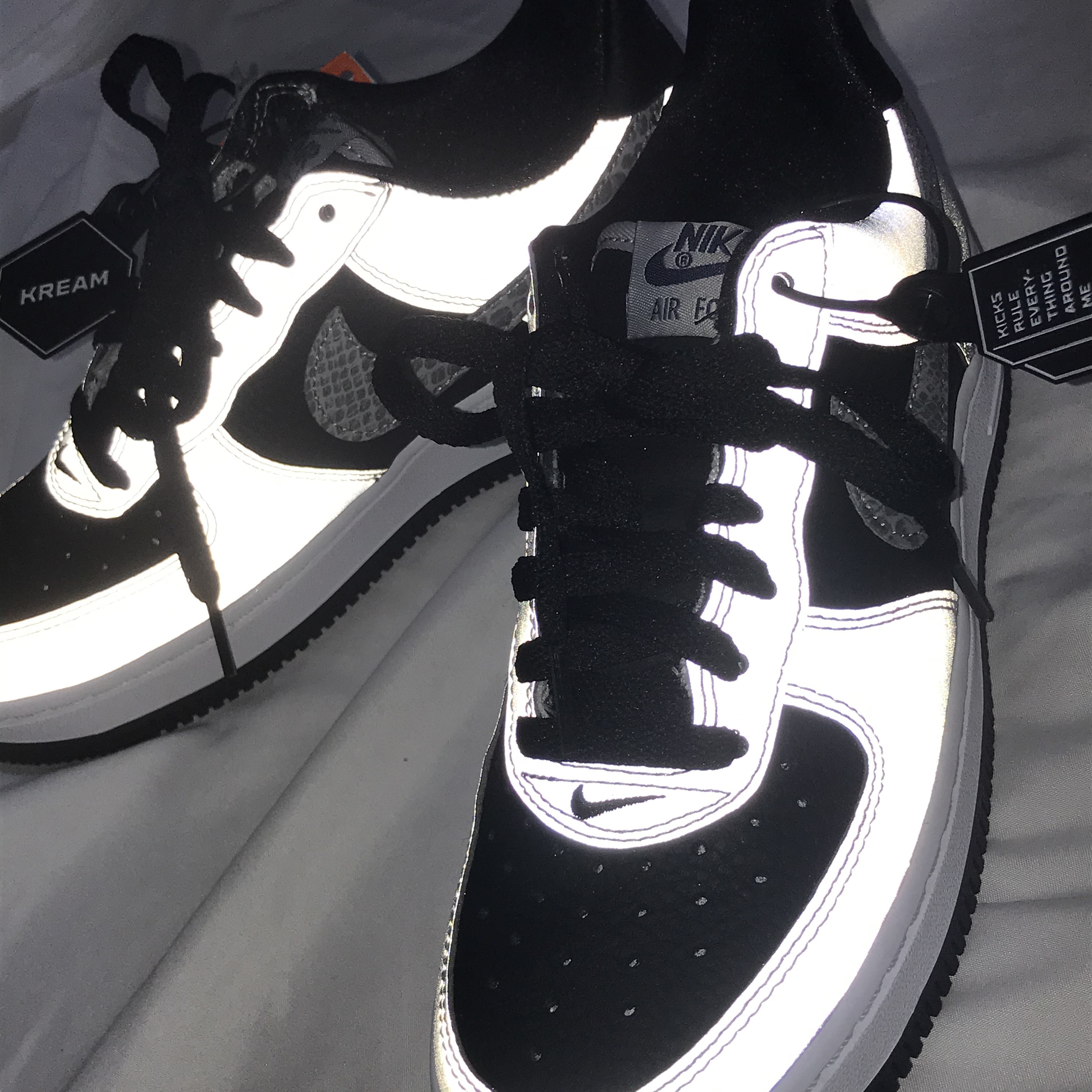 Nike Air Force 1 B Silver Snake 착용 스타일 - 2