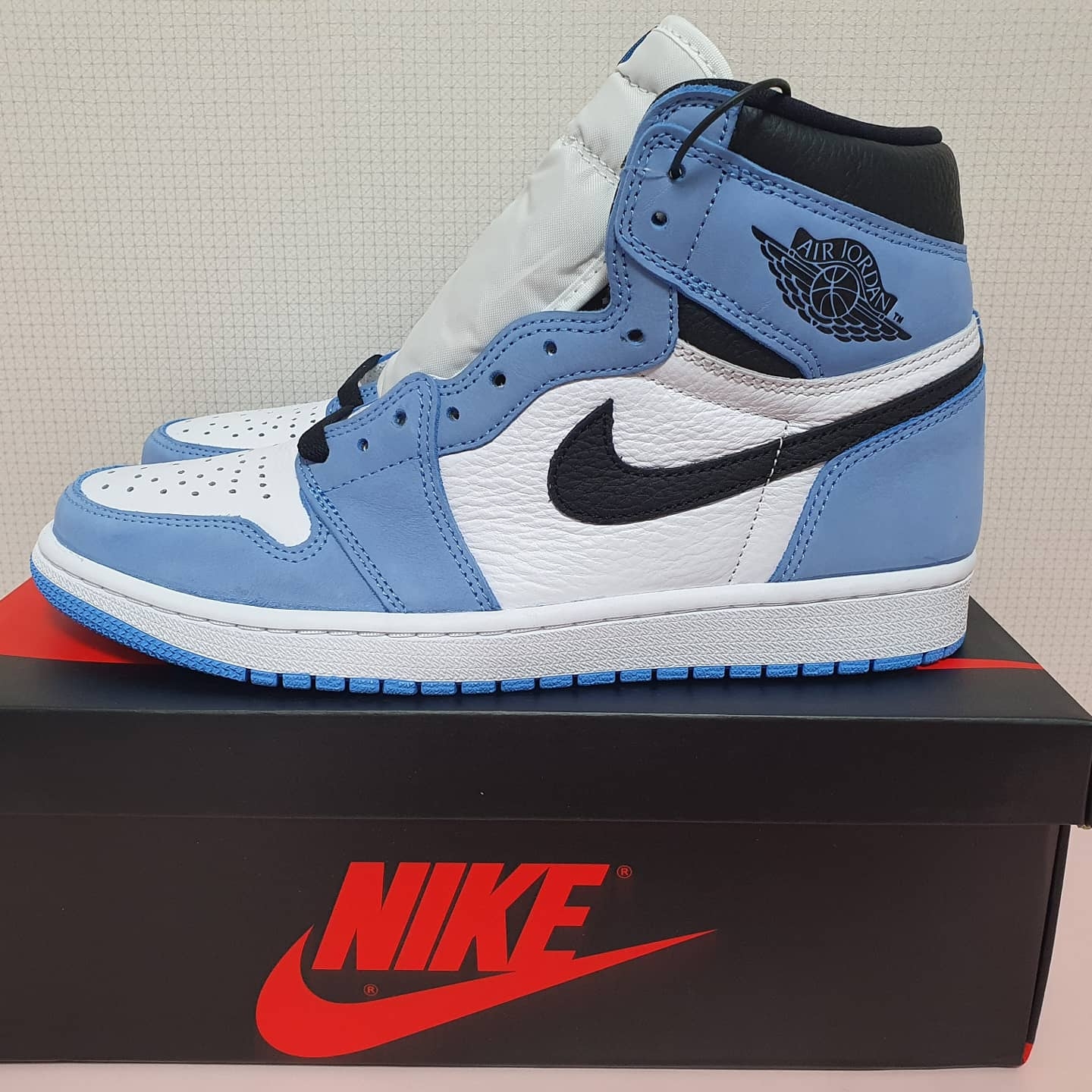 Jordan 1 Retro High OG University Blue 착용 스타일 - 2