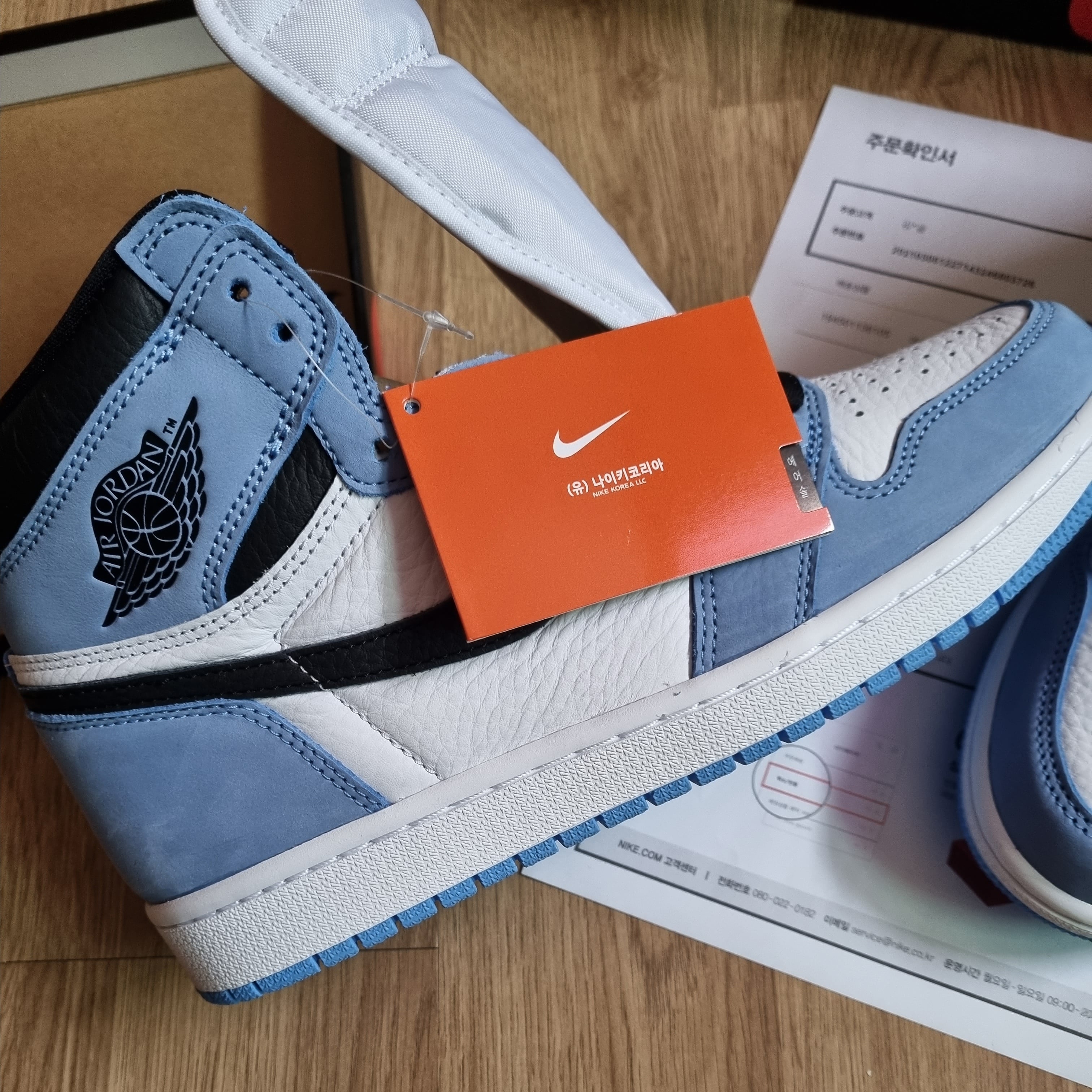Jordan 1 Retro High OG University Blue 착용 스타일 - 2