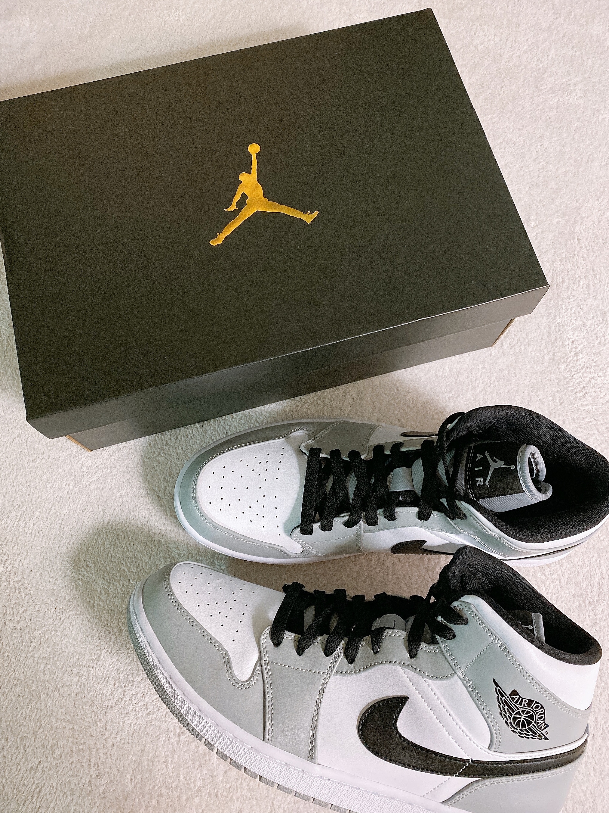Jordan 1 Mid Light Smoke Grey 착용 스타일