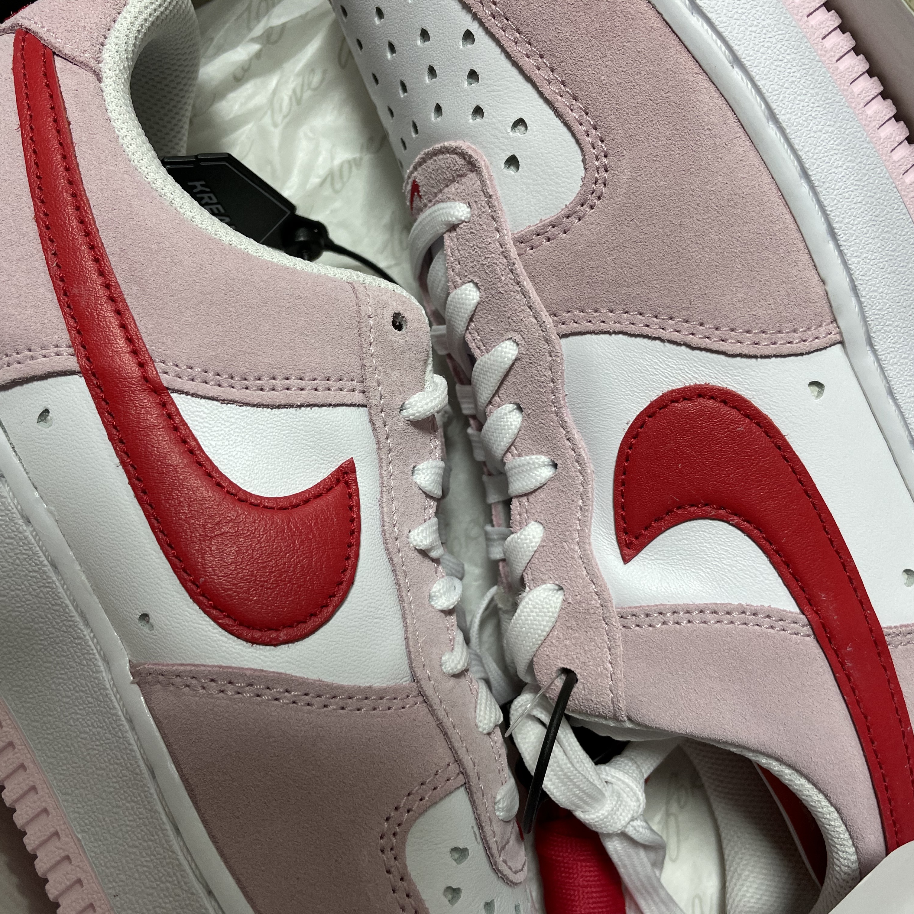 Nike Air Force 1 '07 QS Valentine's Day 착용 스타일