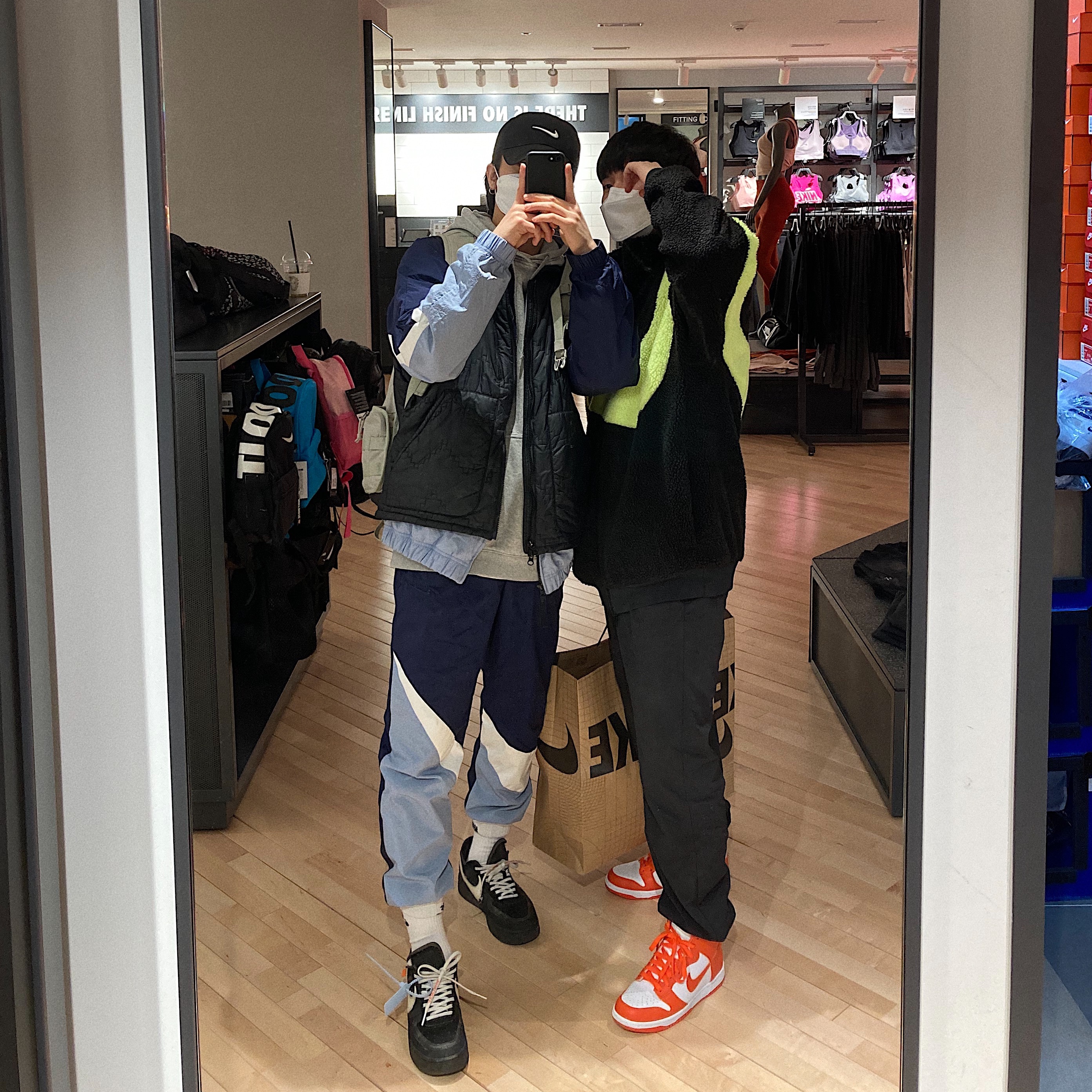 Nike Dunk High Retro Orange Blaze, Nike x Off-White Air Force 1 Low Black White 착용 스타일