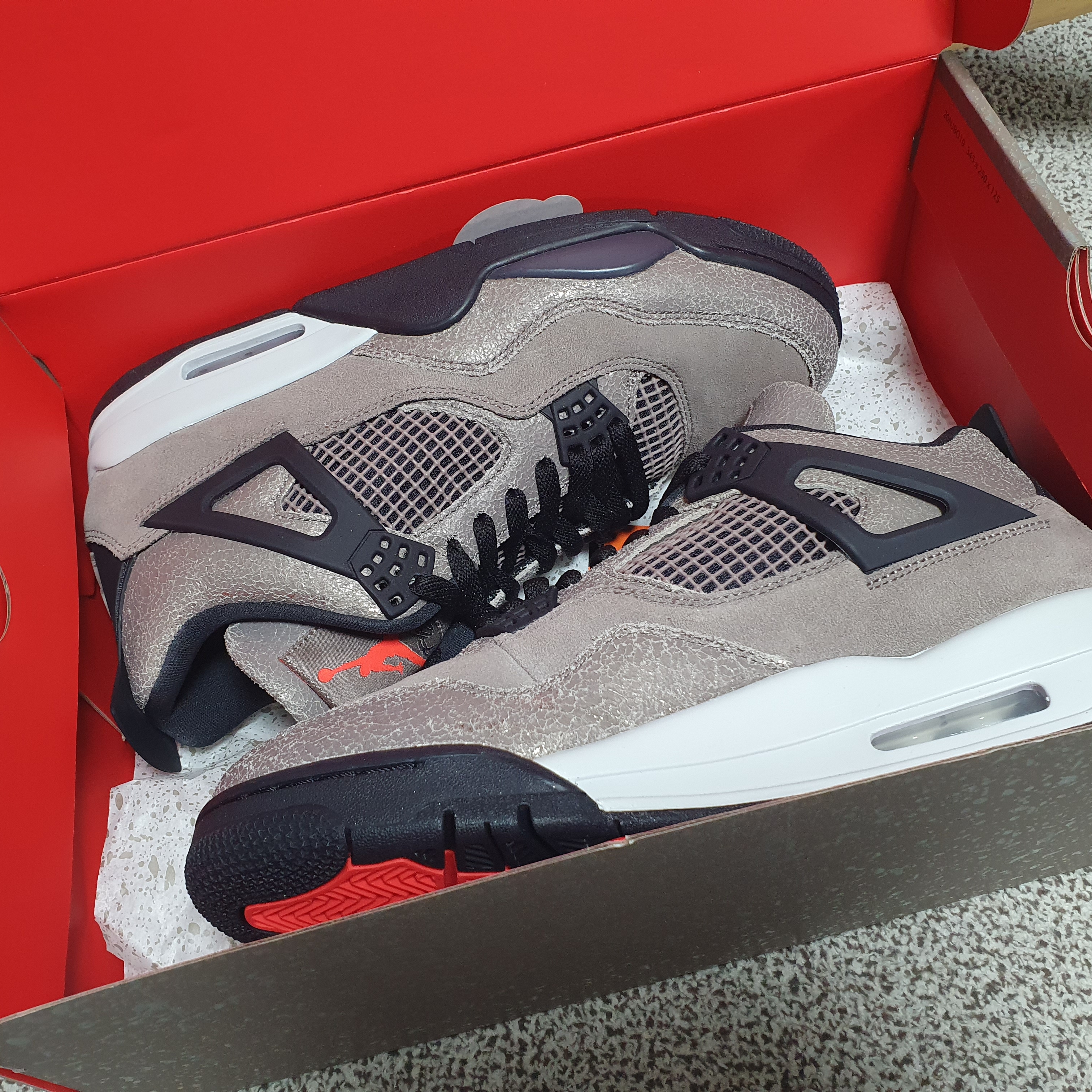Jordan 4 Retro Taupe Haze 착용 스타일 - 2