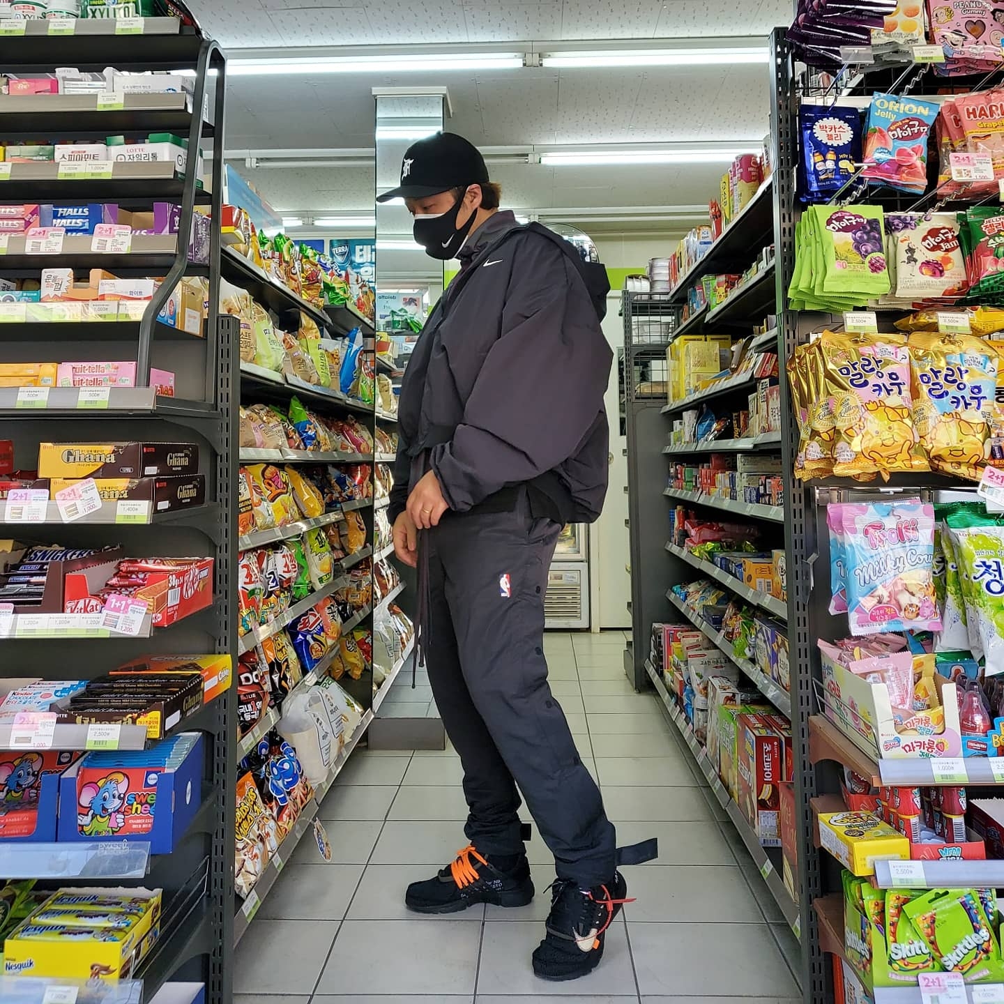 Nike x Off-White Air Presto Black, Nike x Fear of God Warm Up Pants Off Noir 착용 스타일 - 1