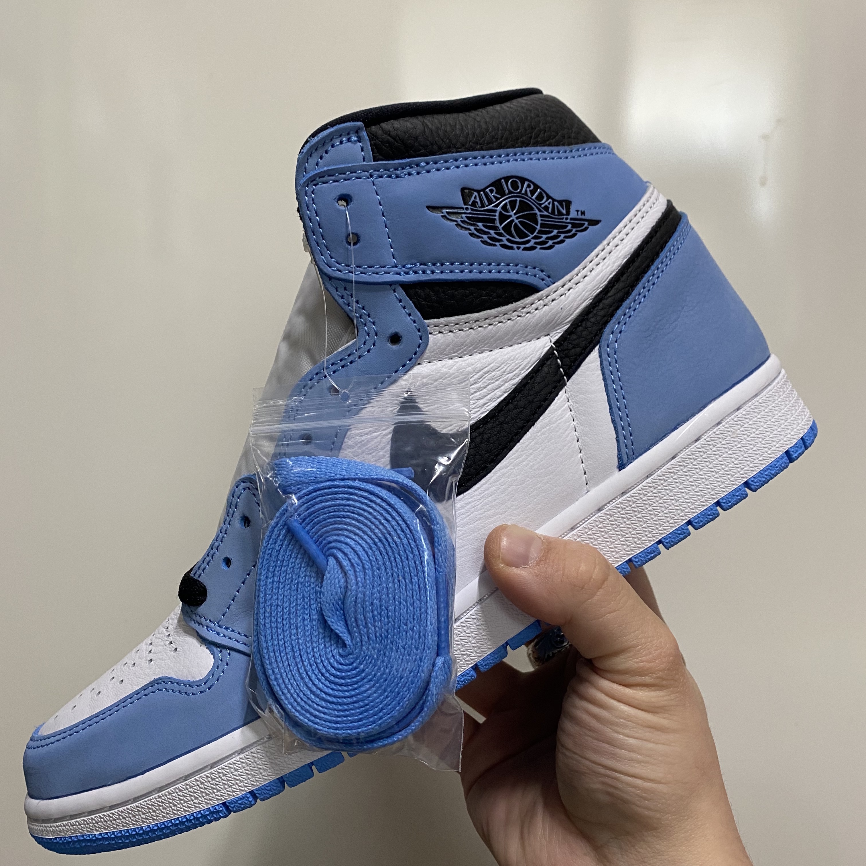 Jordan 1 Retro High OG University Blue 착용 스타일