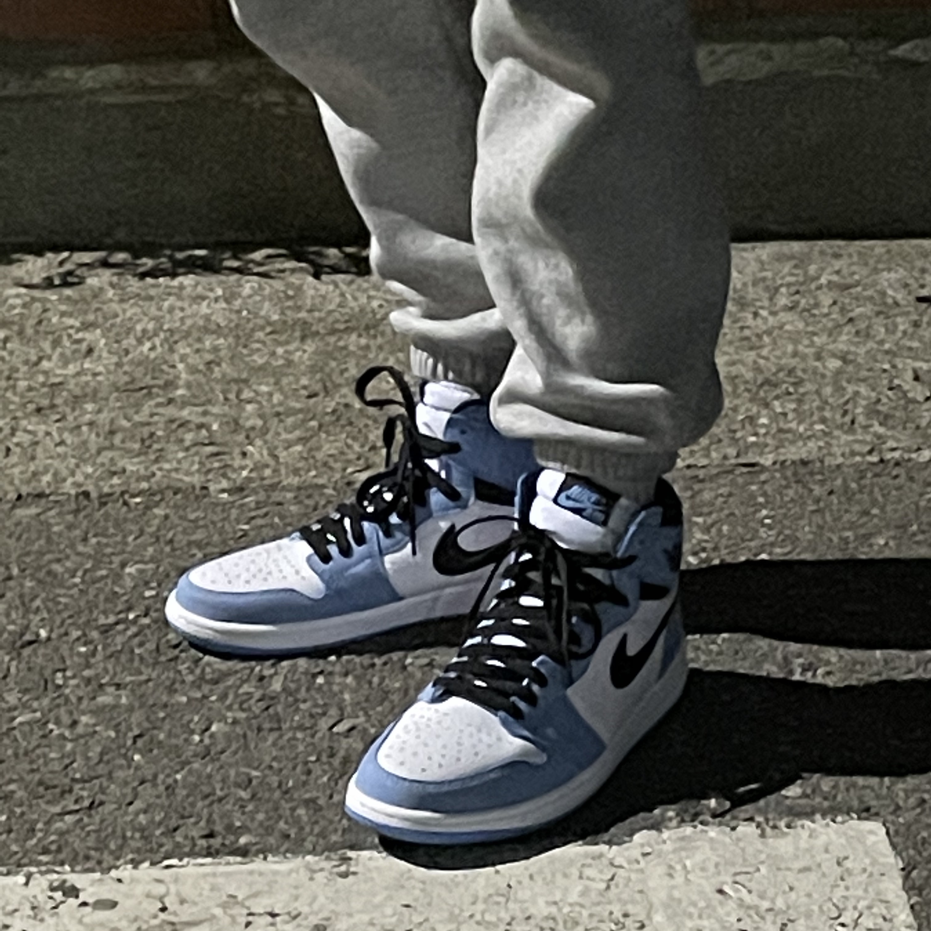 Jordan 1 Retro High OG University Blue 착용 스타일