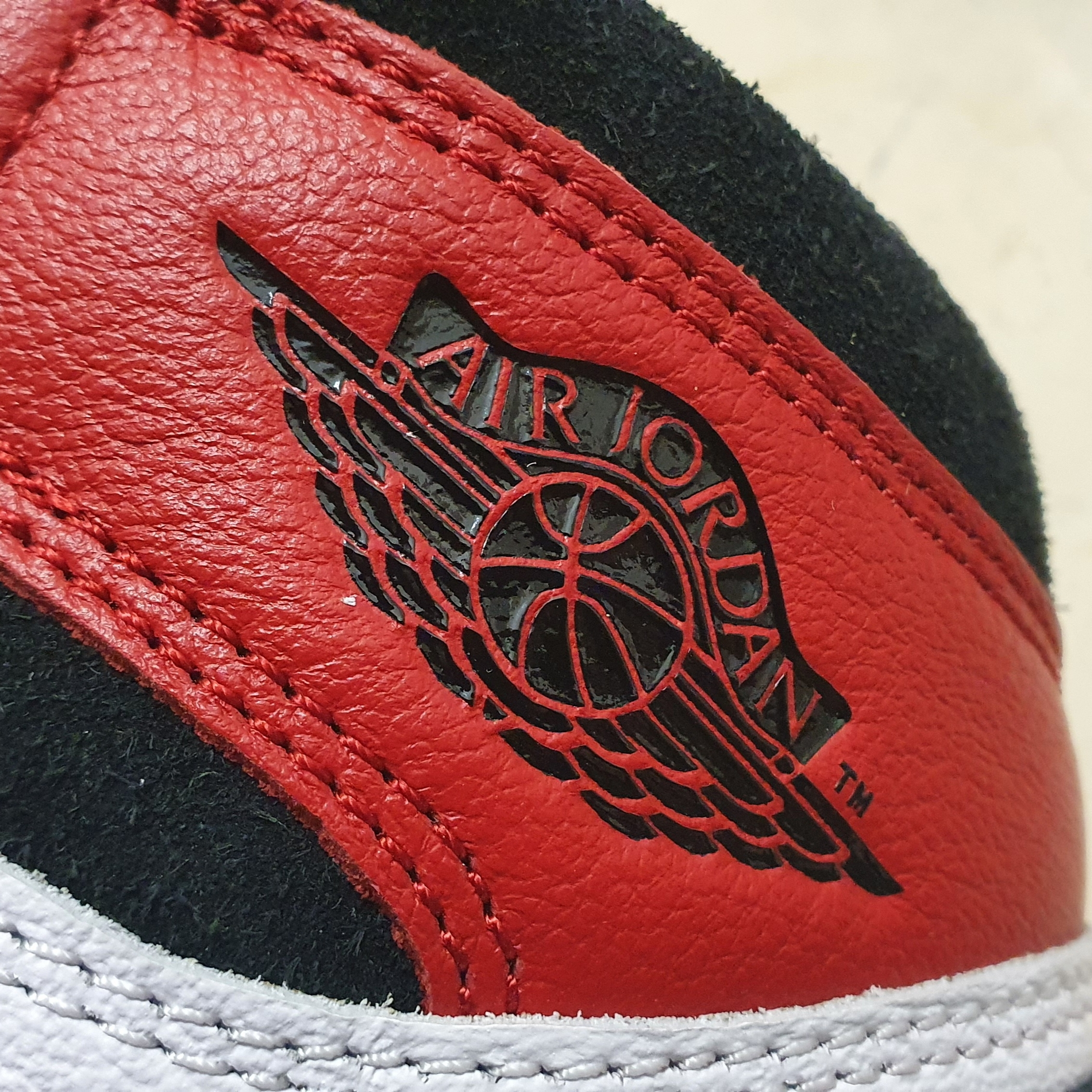 Jordan 1 Retro High OG Light Smoke Grey 착용 스타일 - 3