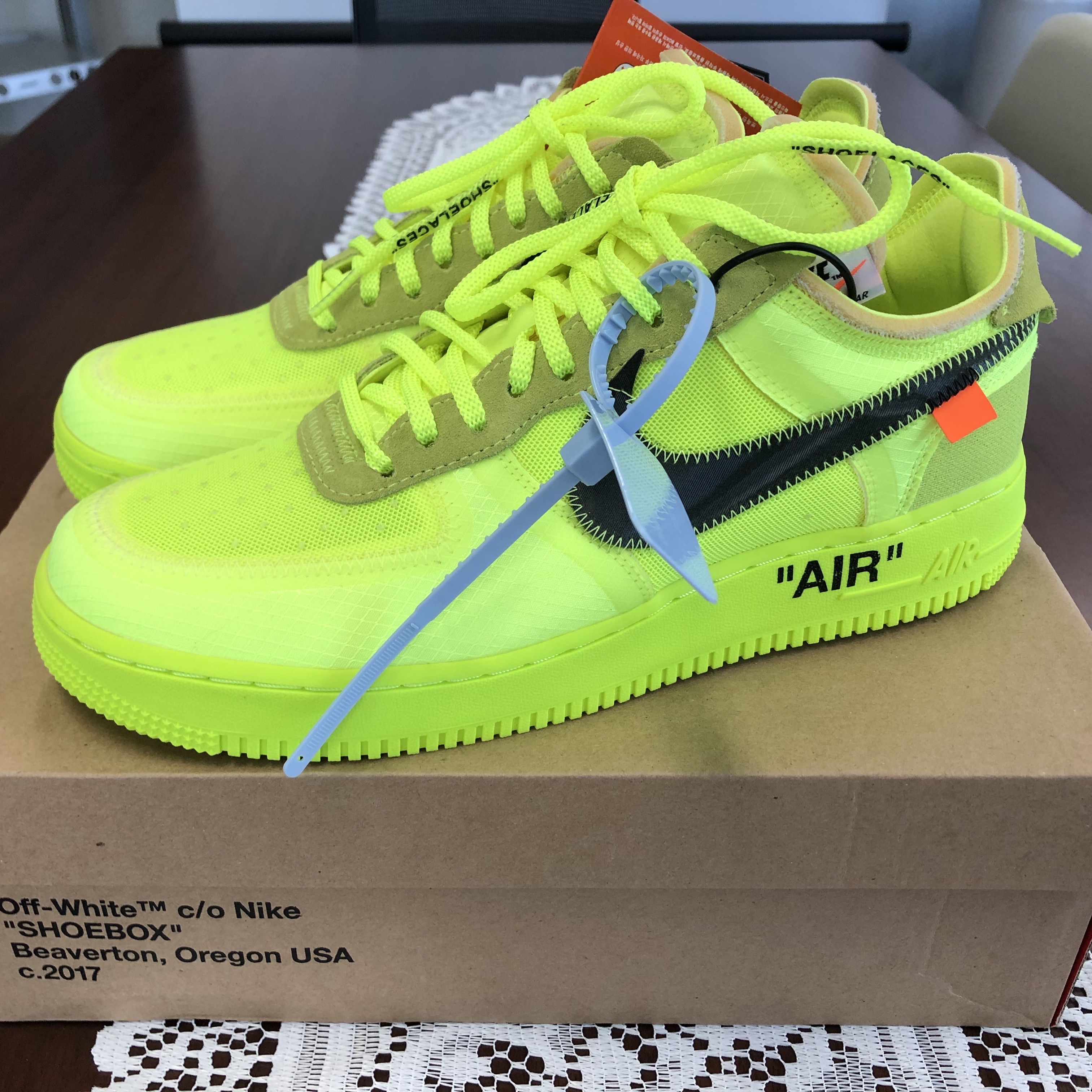 Nike x Off-White Air Force 1 Low Volt 착용 스타일