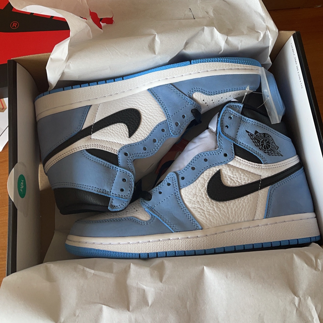 (GS) Jordan 1 Retro High OG University Blue 착용 스타일 - 1