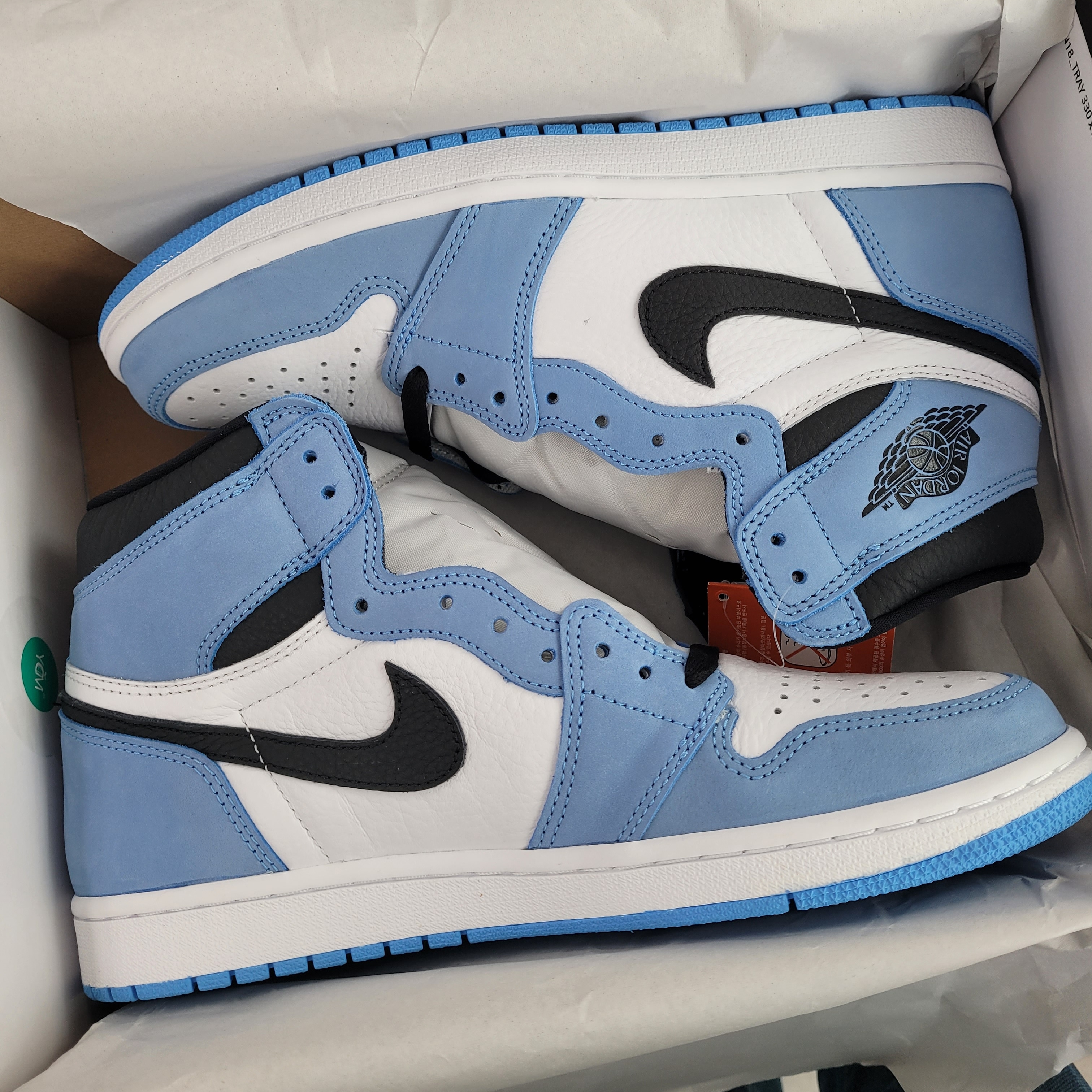 Jordan 1 Retro High OG University Blue 착용 스타일