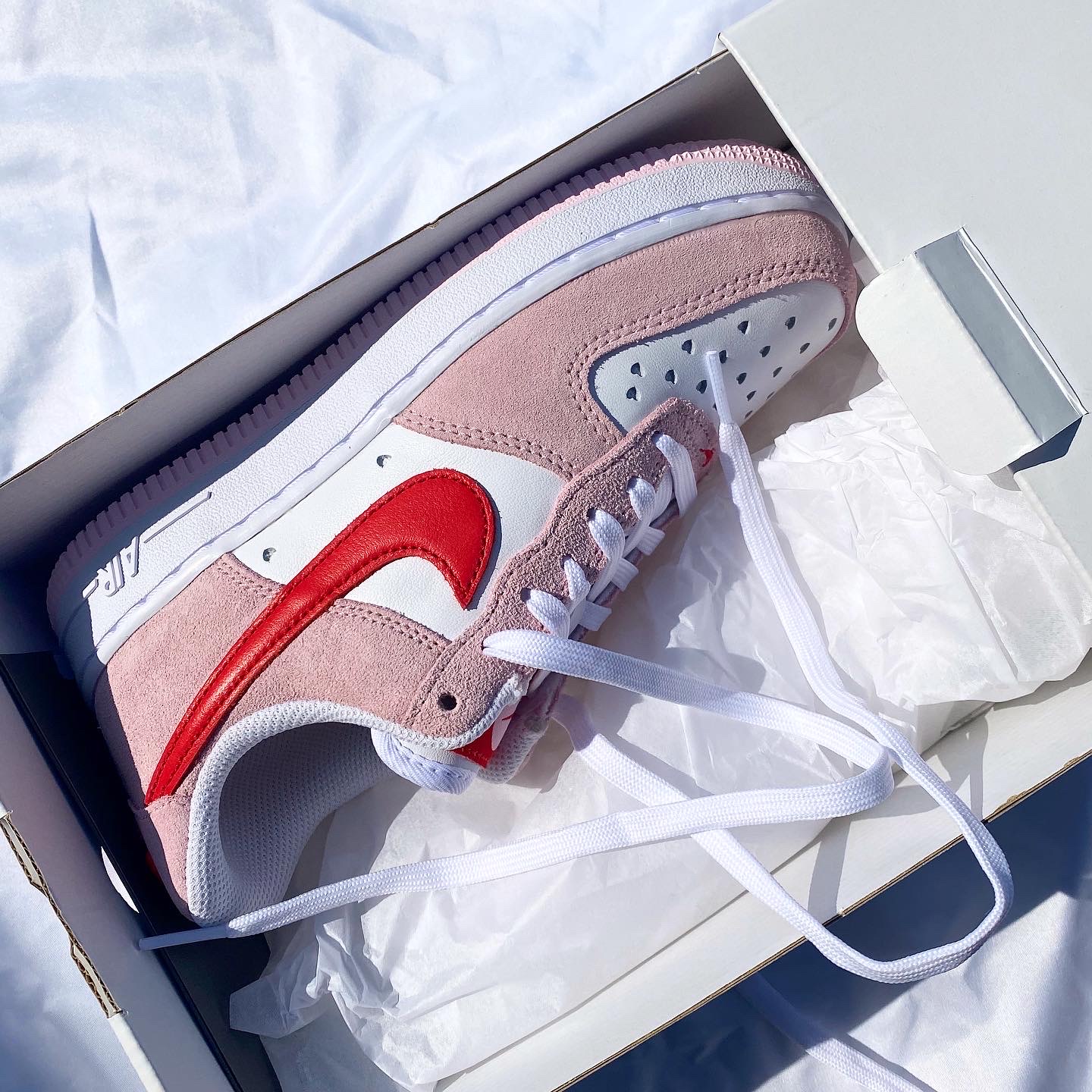 Nike Air Force 1 '07 QS Valentine's Day 착용 스타일 - 4
