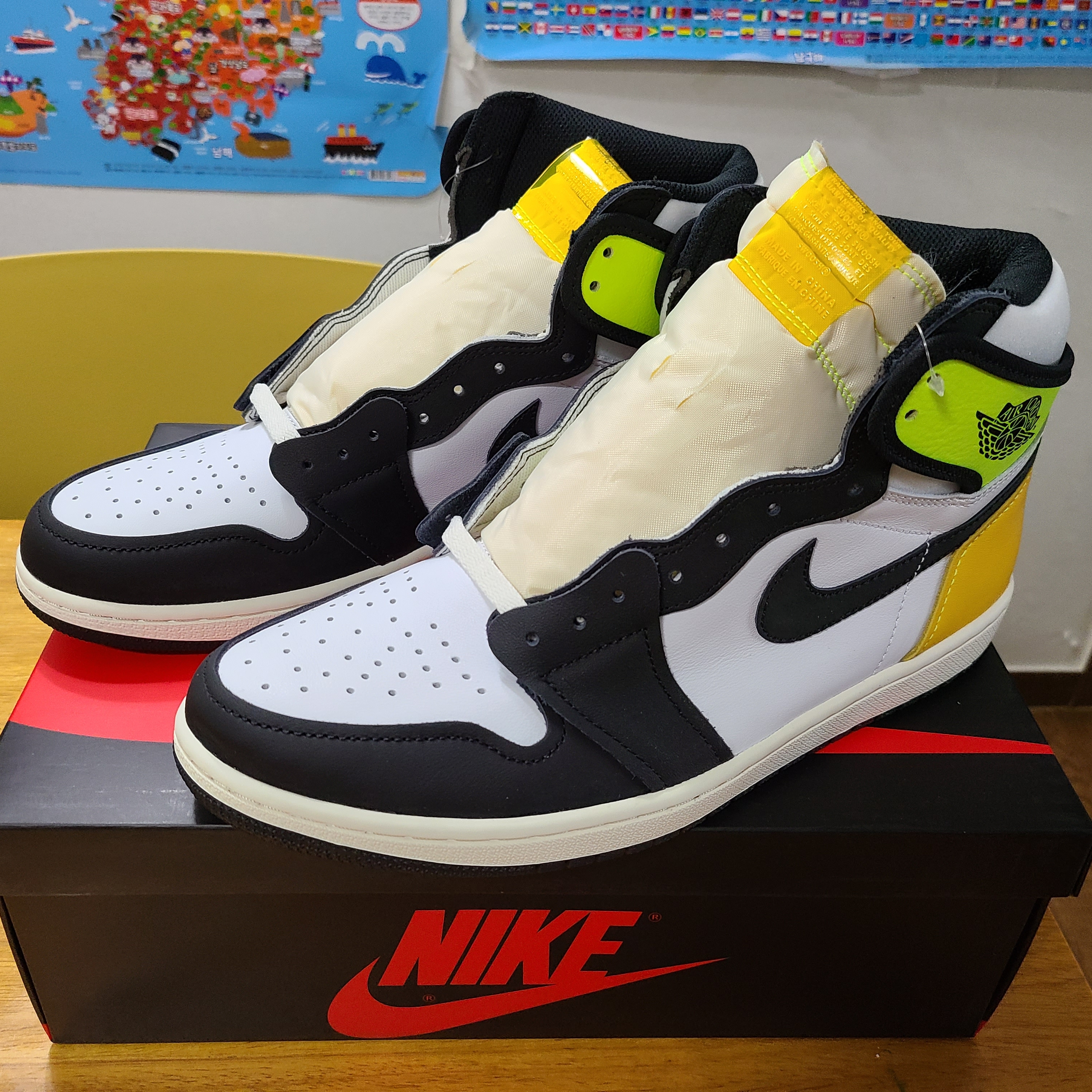 Jordan 1 Retro High OG Volt Gold 착용 스타일 - 1