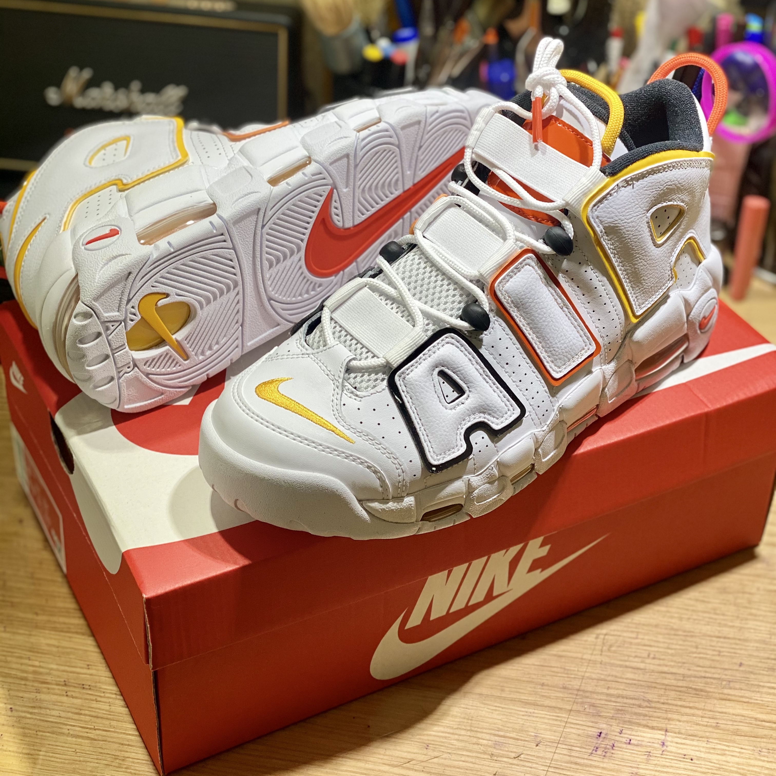 Nike Air More Uptempo Rayguns 착용 스타일