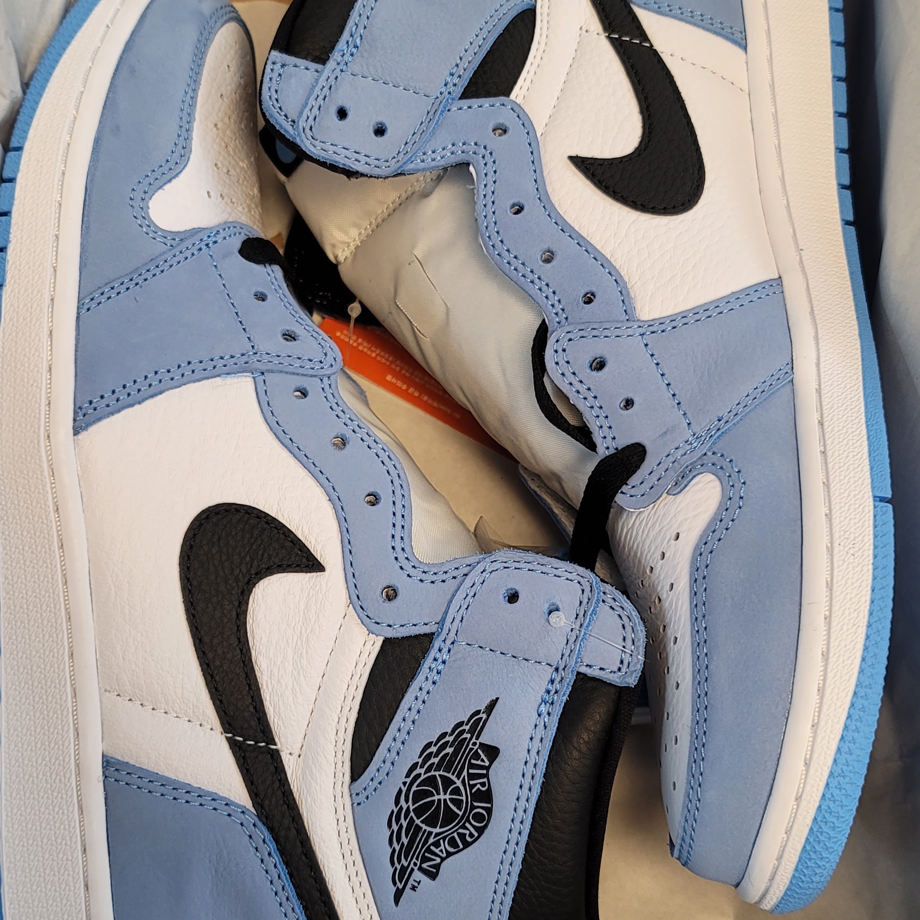 Jordan 1 Retro High OG University Blue 착용 스타일 - 2